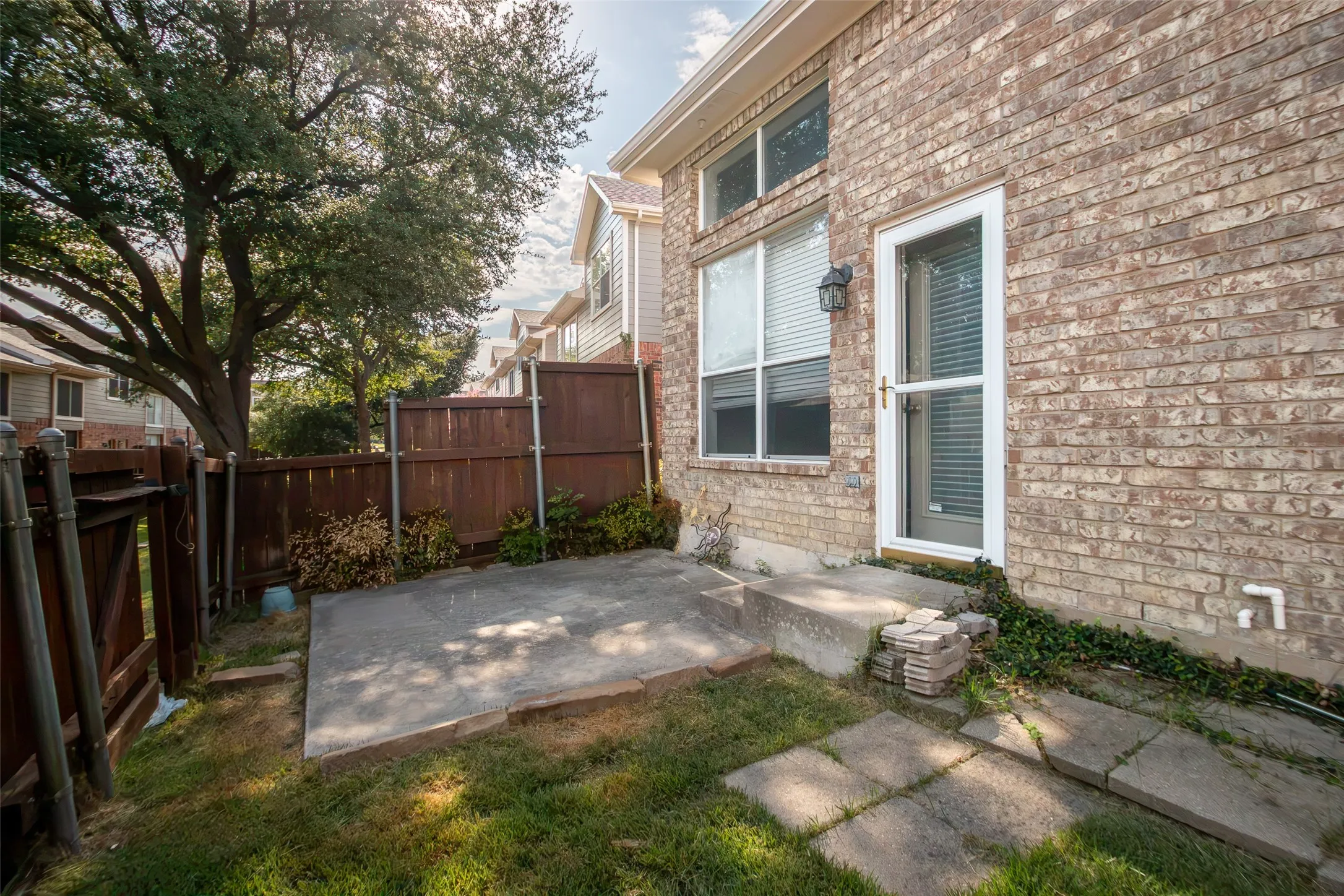Townhouse For Rent in Denton County , 7049 Van Gogh Drive, Plano, Texas 75093, 3 Bedroom, 4 Bathroom, 2 Garage spaces, 1,939 Sqft, built in 2001, mls#21348360, Real Estate Agent in Plano, Homes For Rent in Denton county, Homes For Rent in Plano, Realtor in Plano Texas, Real Estate Brokerage Independent Realty Texas, Luminita Cordes Realtor