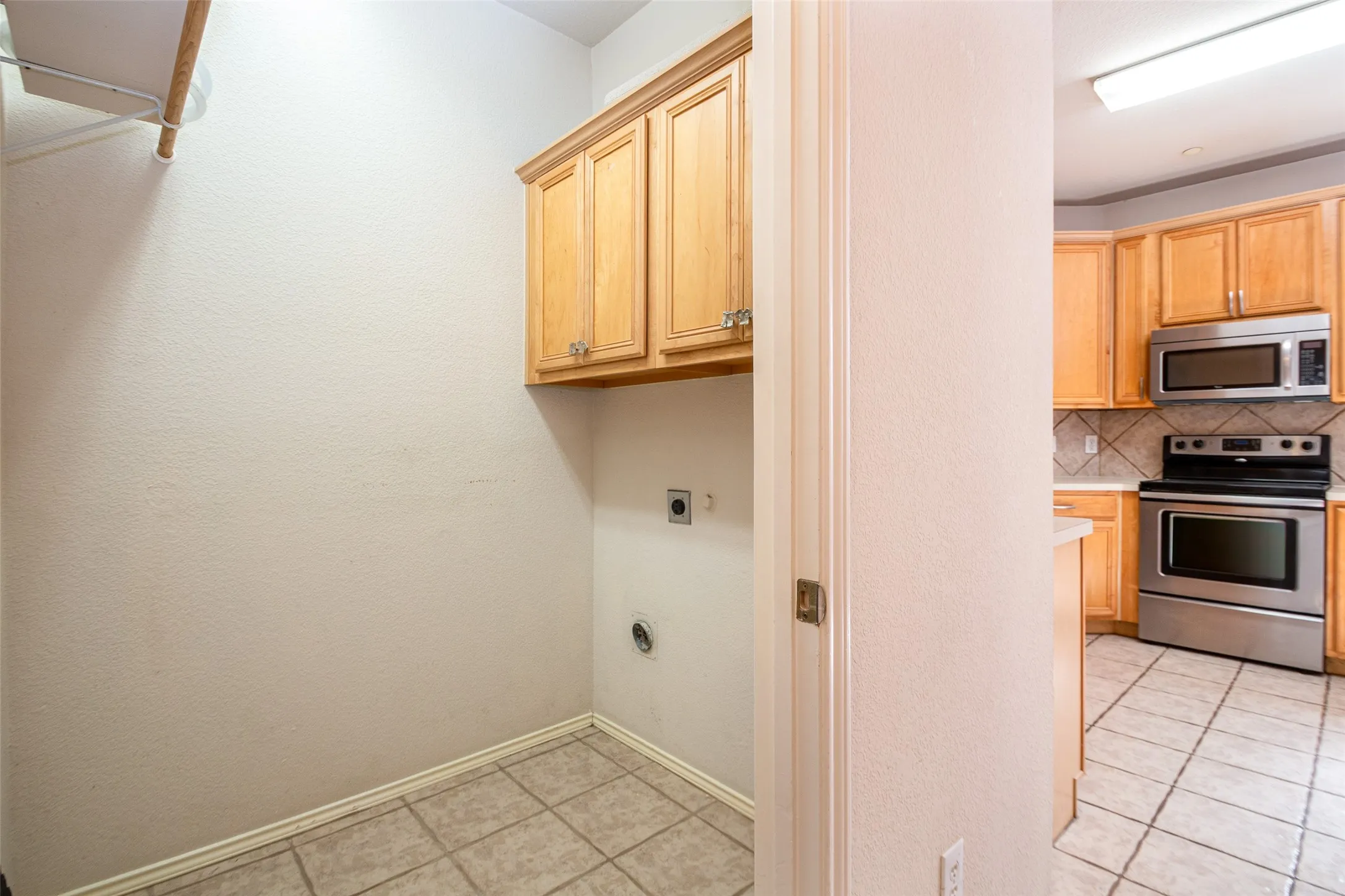 Townhouse For Rent in Denton County , 7049 Van Gogh Drive, Plano, Texas 75093, 3 Bedroom, 4 Bathroom, 2 Garage spaces, 1,939 Sqft, built in 2001, mls#21348360, Real Estate Agent in Plano, Homes For Rent in Denton county, Homes For Rent in Plano, Realtor in Plano Texas, Real Estate Brokerage Independent Realty Texas, Luminita Cordes Realtor