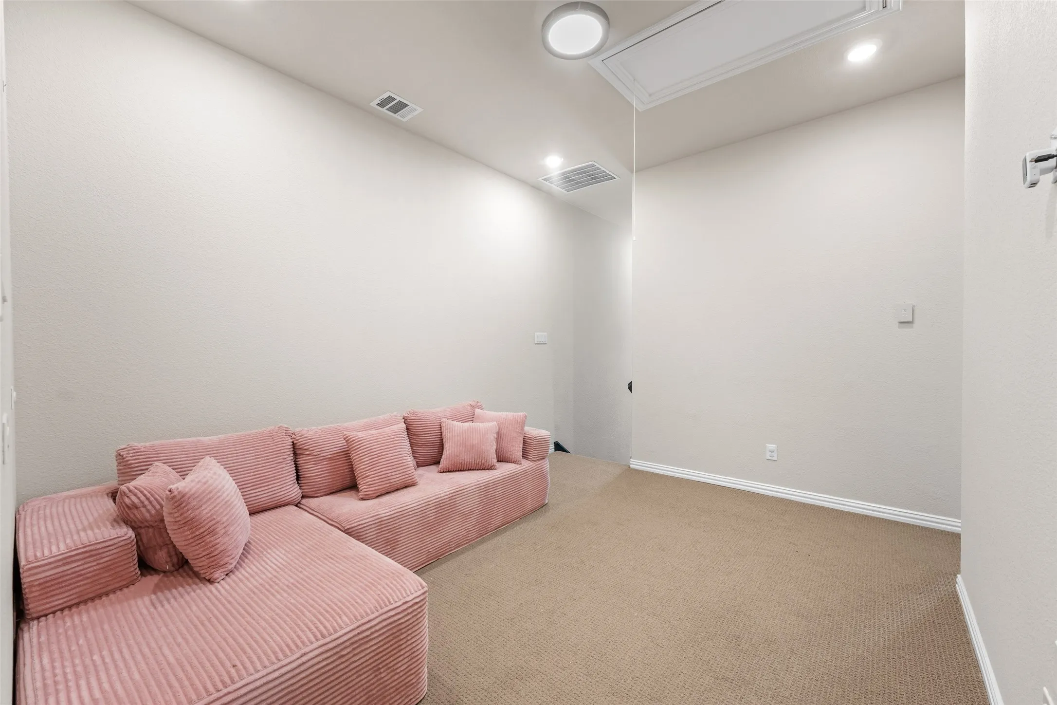 Townhouse For Rent in Denton County , 5628 Niagara, The Colony, Texas 75056, 3 Bedrooms, 3 Bathrooms, 2 Garage spaces, 2,224 Sqft, built in 2019, Price $3,500, mls#21348362, Real Estate Agent in The Colony, Homes For Rent in Denton county, Homes For Rent in The Colony, Realtor in The Colony Texas, Real Estate Brokerage Independent Realty Texas, Luminita Cordes Realtor