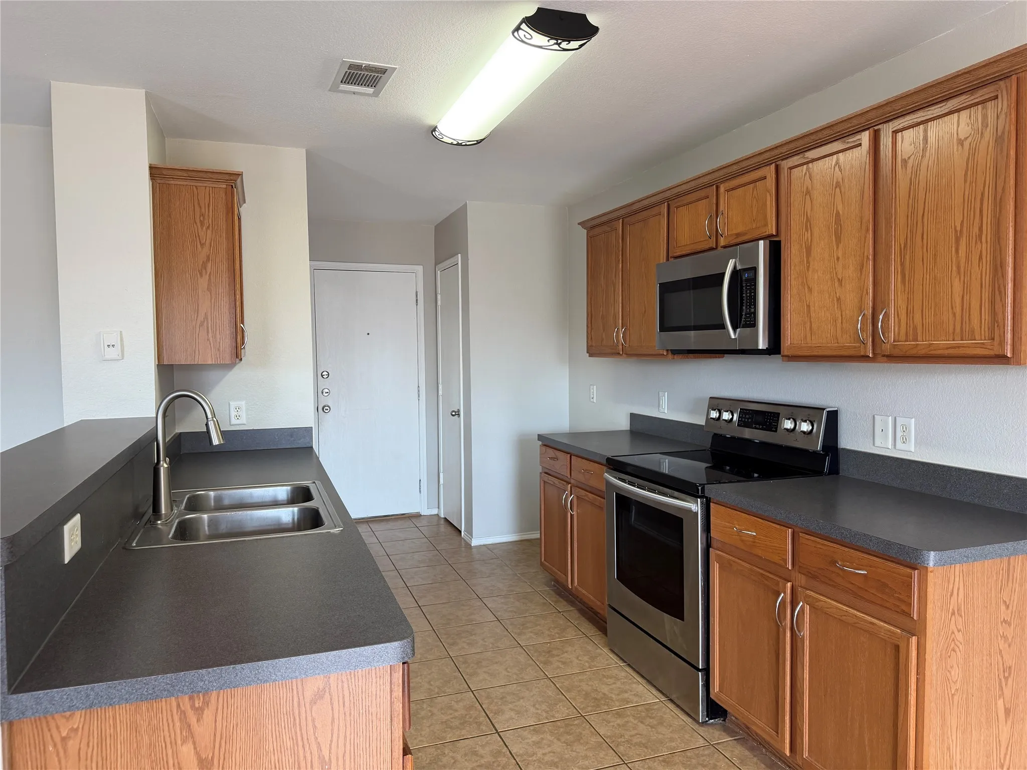 Single Family Residence For Rent in Grayson County , 4514 Quail Run Road, Sherman, Texas 75092, 3 Bedroom, 2 Bathroom, Garage spaces, 1,406 Sqft, built in 2007, mls#21348363, Real Estate Agent in Sherman, Homes For Rent in Grayson county, Homes For Rent in Sherman, Realtor in Sherman Texas, Real Estate Brokerage Independent Realty Texas, Luminita Cordes Realtor