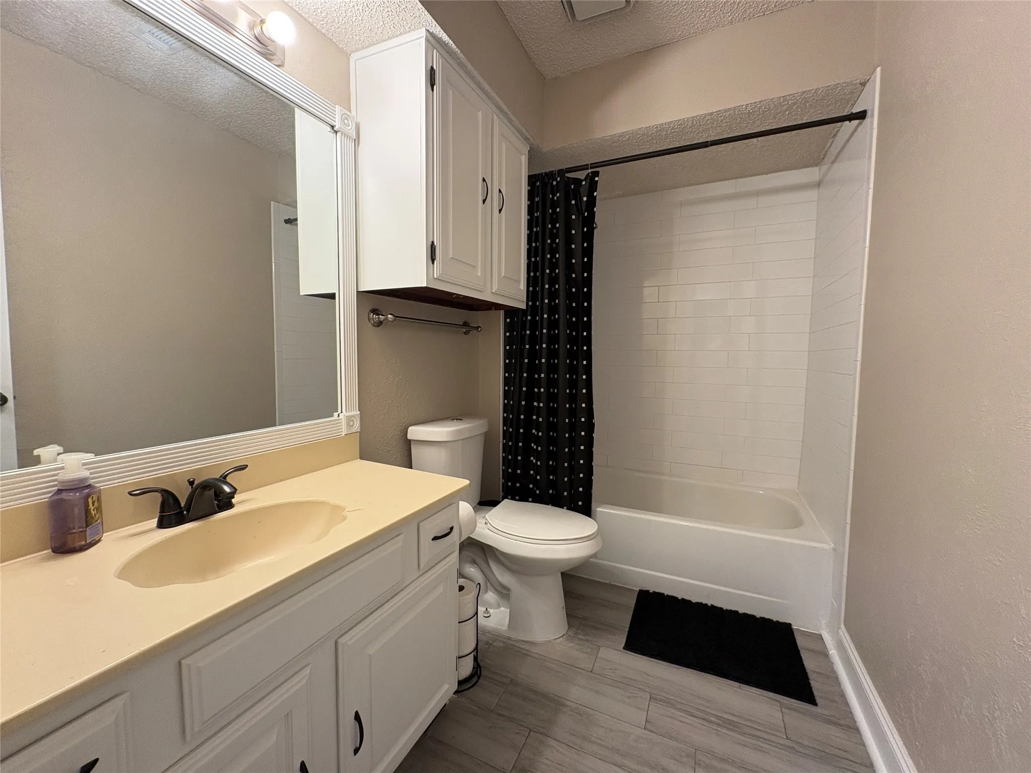 Secondary bathroom located in the hallway