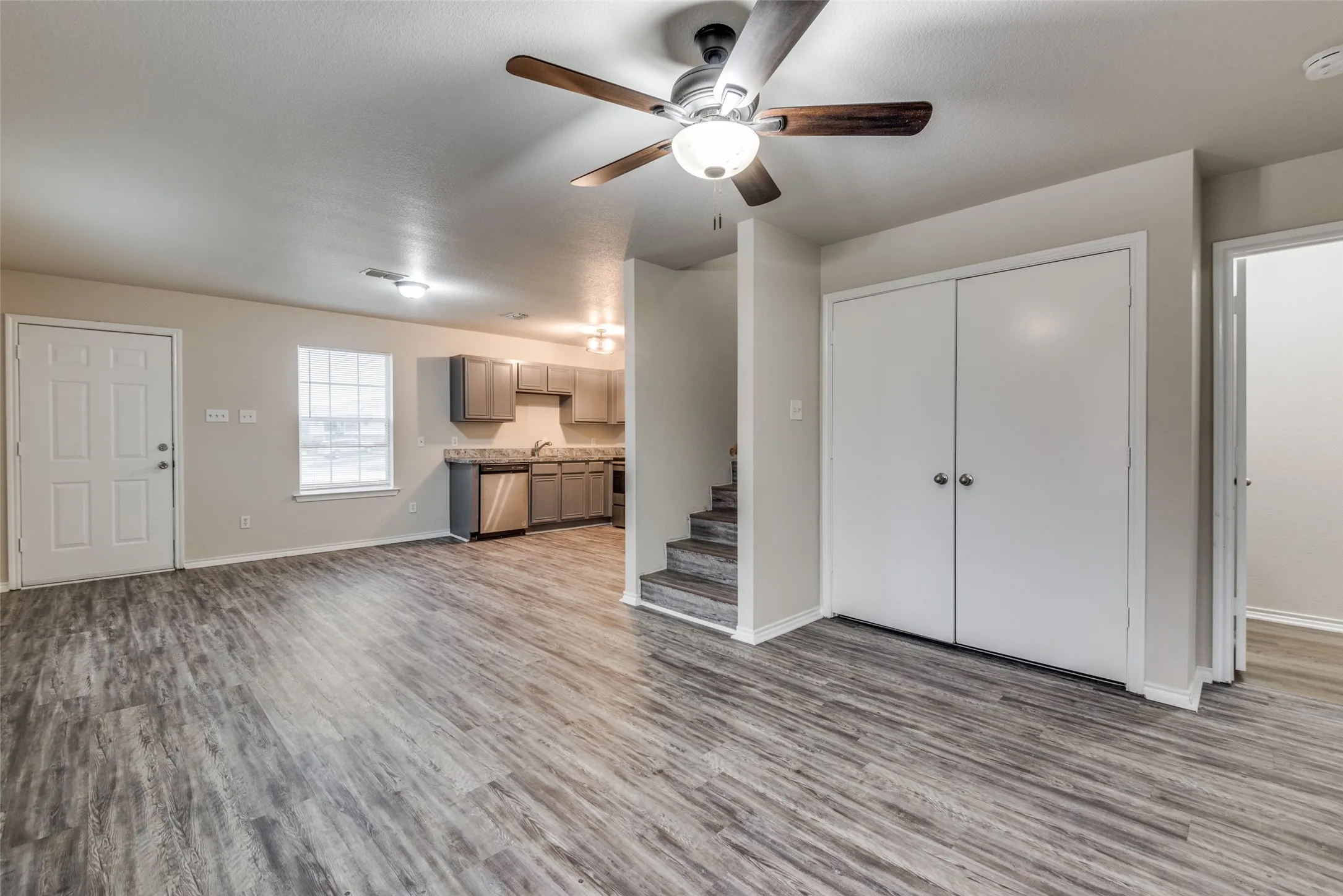 Duplex For Rent in Tarrant County , 321 Queens Court S B, Mansfield, Texas 76063, 3 Bedroom, 2 Bathroom, Garage spaces, 1,176 Sqft, built in 2005, mls#21344655, Real Estate Agent in Mansfield, Homes For Rent in Tarrant county, Homes For Rent in Mansfield, Realtor in Mansfield Texas, Real Estate Brokerage Independent Realty Texas, Luminita Cordes Realtor