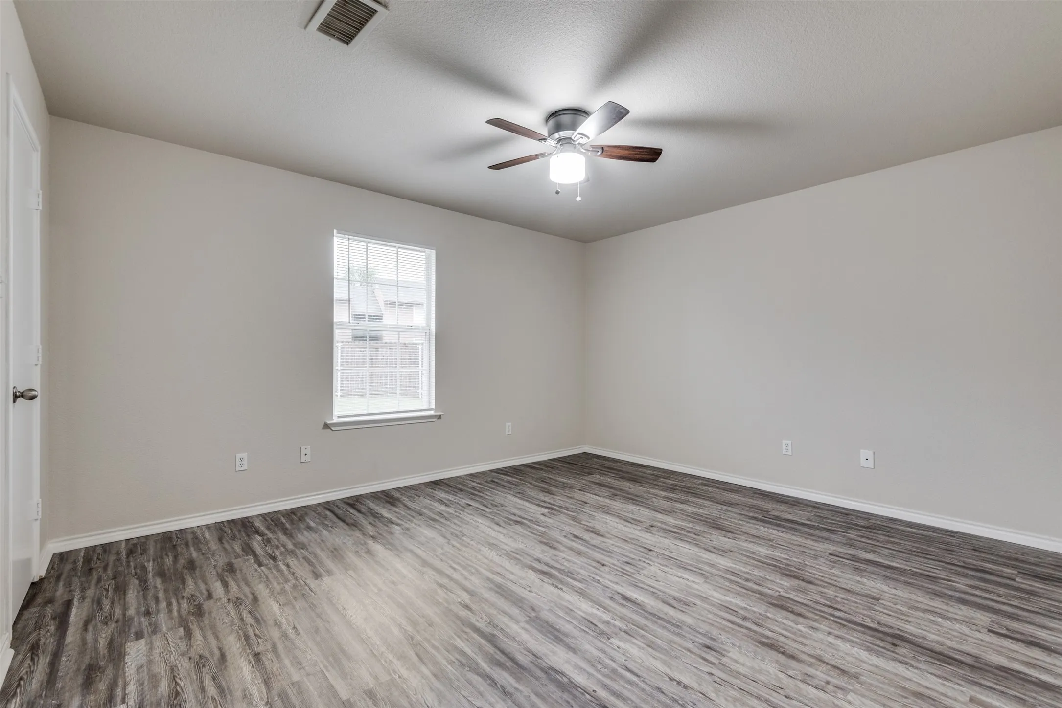 Duplex For Rent in Tarrant County , 321 Queens Court S B, Mansfield, Texas 76063, 3 Bedroom, 2 Bathroom, Garage spaces, 1,176 Sqft, built in 2005, mls#21344655, Real Estate Agent in Mansfield, Homes For Rent in Tarrant county, Homes For Rent in Mansfield, Realtor in Mansfield Texas, Real Estate Brokerage Independent Realty Texas, Luminita Cordes Realtor