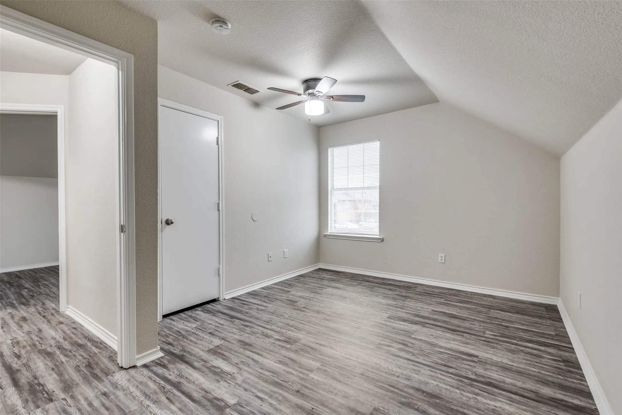 Duplex For Rent in Tarrant County , 321 Queens Court S B, Mansfield, Texas 76063, 3 Bedroom, 2 Bathroom, Garage spaces, 1,176 Sqft, built in 2005, mls#21344655, Real Estate Agent in Mansfield, Homes For Rent in Tarrant county, Homes For Rent in Mansfield, Realtor in Mansfield Texas, Real Estate Brokerage Independent Realty Texas, Luminita Cordes Realtor