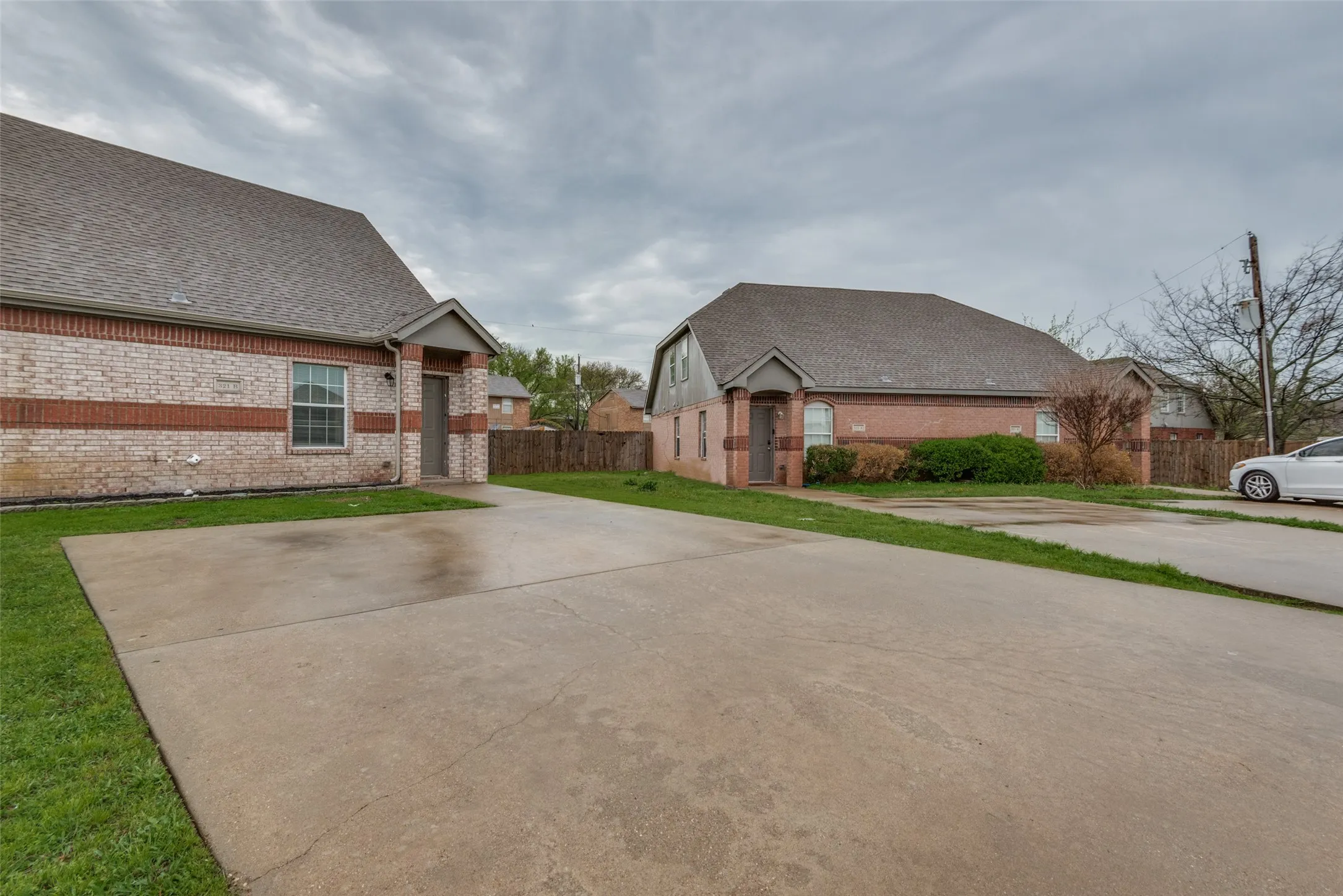 Duplex For Rent in Tarrant County , 321 Queens Court S B, Mansfield, Texas 76063, 3 Bedroom, 2 Bathroom, Garage spaces, 1,176 Sqft, built in 2005, mls#21344655, Real Estate Agent in Mansfield, Homes For Rent in Tarrant county, Homes For Rent in Mansfield, Realtor in Mansfield Texas, Real Estate Brokerage Independent Realty Texas, Luminita Cordes Realtor