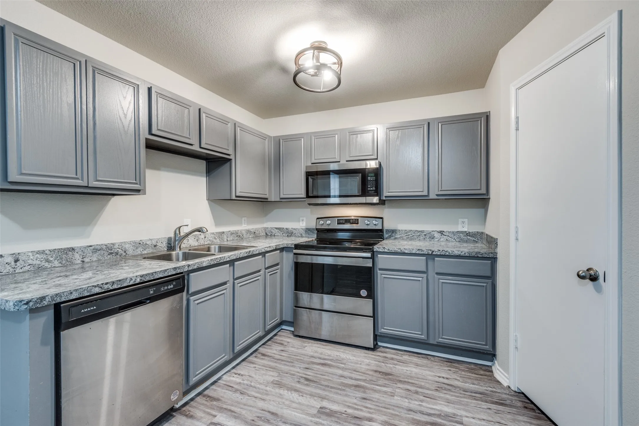 Duplex For Rent in Tarrant County , 321 Queens Court S B, Mansfield, Texas 76063, 3 Bedroom, 2 Bathroom, Garage spaces, 1,176 Sqft, built in 2005, mls#21344655, Real Estate Agent in Mansfield, Homes For Rent in Tarrant county, Homes For Rent in Mansfield, Realtor in Mansfield Texas, Real Estate Brokerage Independent Realty Texas, Luminita Cordes Realtor