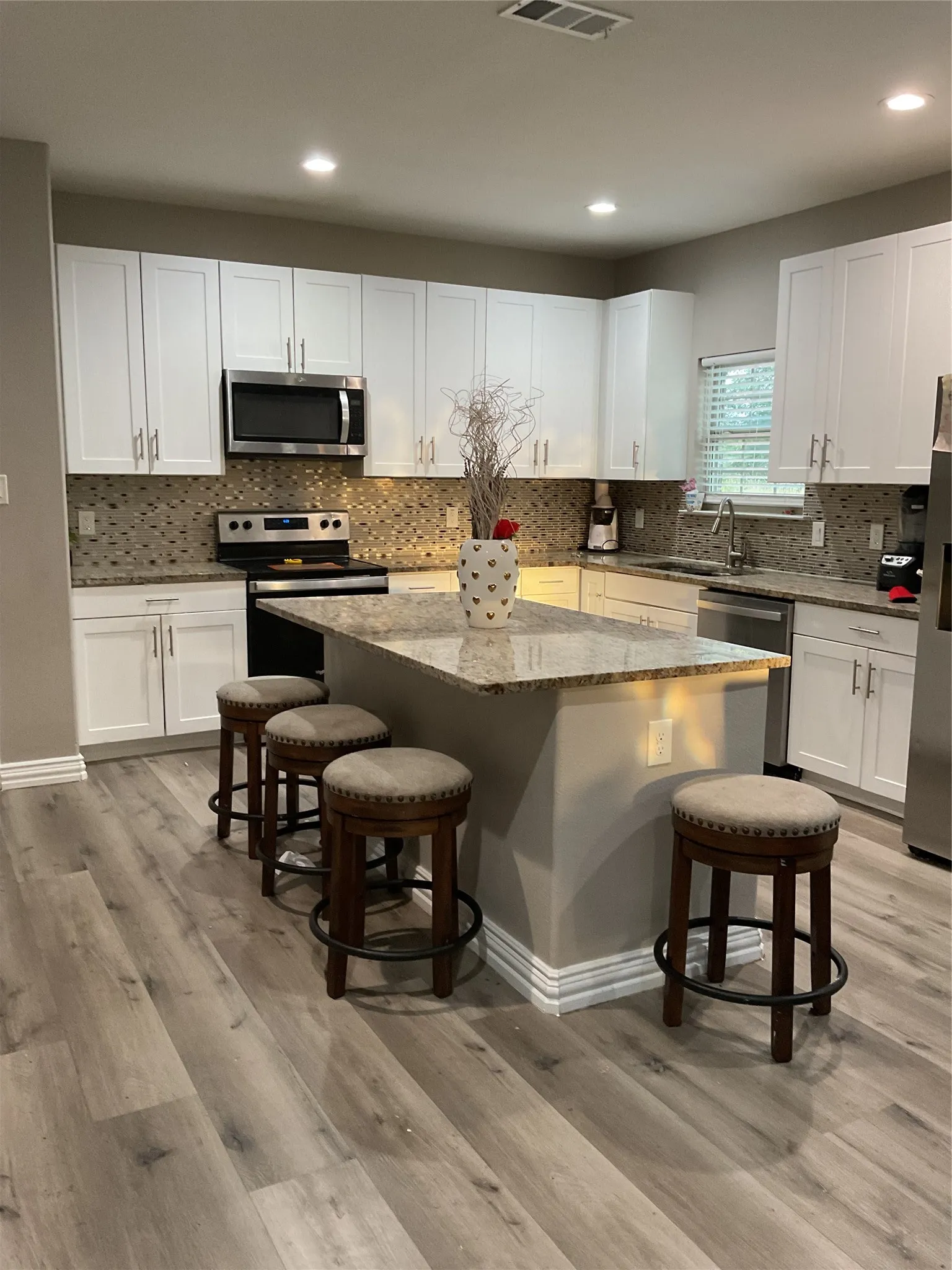 Single Family Residence For Sale in Dallas County , 6342 Teague Drive, Dallas, Texas 75241, 3 Bedroom, 2 Bathroom, 1 Garage spaces, 1,774 Sqft, built in 2023, Price $279,999, mls#21348385, Real Estate Agent in Dallas, Homes For Sale in Dallas county, Homes For Sale in Dallas, Realtor in Dallas Texas, Real Estate Brokerage Independent Realty Texas, Luminita Cordes Realtor