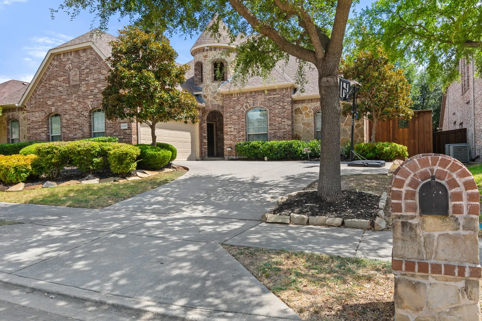 Single Family Residence For Sale in Collin County , 9627 Crown Ridge Drive, Frisco, Texas 75035, 4 Bedroom, 3 Bathroom, 2 Garage spaces, 3,186 Sqft, built in 2009, mls#21348333, Real Estate Agent in Frisco, Homes For Sale in Collin county, Homes For Sale in Frisco, Realtor in Frisco Texas, Real Estate Brokerage Independent Realty Texas, Luminita Cordes Realtor