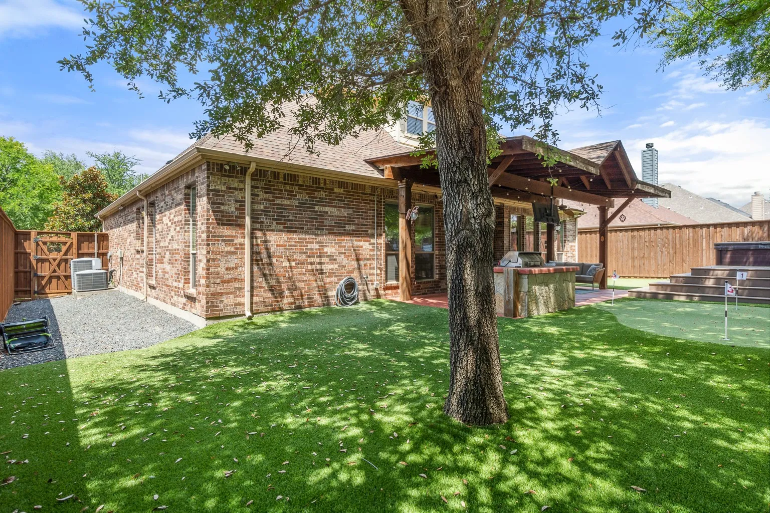 Single Family Residence For Sale in Collin County , 9627 Crown Ridge Drive, Frisco, Texas 75035, 4 Bedroom, 3 Bathroom, 2 Garage spaces, 3,186 Sqft, built in 2009, mls#21348333, Real Estate Agent in Frisco, Homes For Sale in Collin county, Homes For Sale in Frisco, Realtor in Frisco Texas, Real Estate Brokerage Independent Realty Texas, Luminita Cordes Realtor
