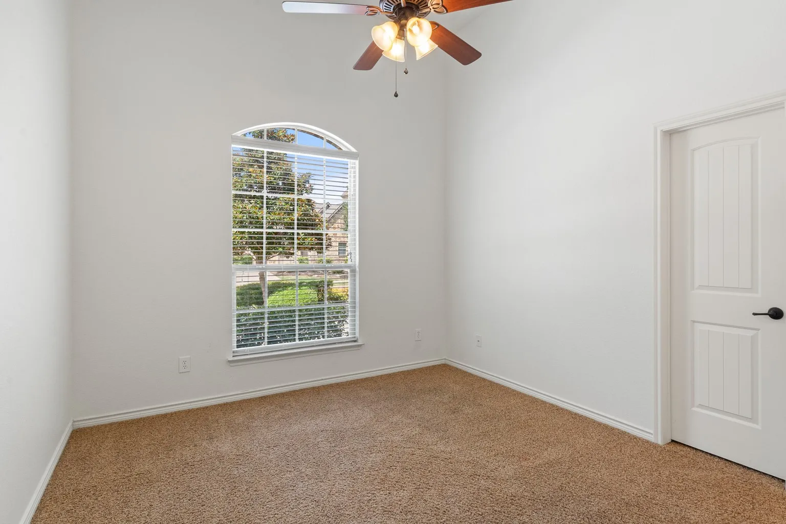 Single Family Residence For Sale in Collin County , 9627 Crown Ridge Drive, Frisco, Texas 75035, 4 Bedroom, 3 Bathroom, 2 Garage spaces, 3,186 Sqft, built in 2009, mls#21348333, Real Estate Agent in Frisco, Homes For Sale in Collin county, Homes For Sale in Frisco, Realtor in Frisco Texas, Real Estate Brokerage Independent Realty Texas, Luminita Cordes Realtor