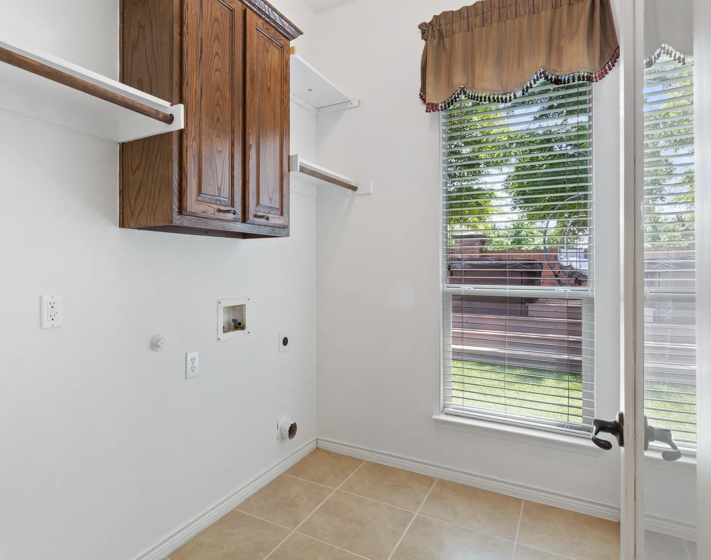 Single Family Residence For Sale in Collin County , 9627 Crown Ridge Drive, Frisco, Texas 75035, 4 Bedroom, 3 Bathroom, 2 Garage spaces, 3,186 Sqft, built in 2009, mls#21348333, Real Estate Agent in Frisco, Homes For Sale in Collin county, Homes For Sale in Frisco, Realtor in Frisco Texas, Real Estate Brokerage Independent Realty Texas, Luminita Cordes Realtor
