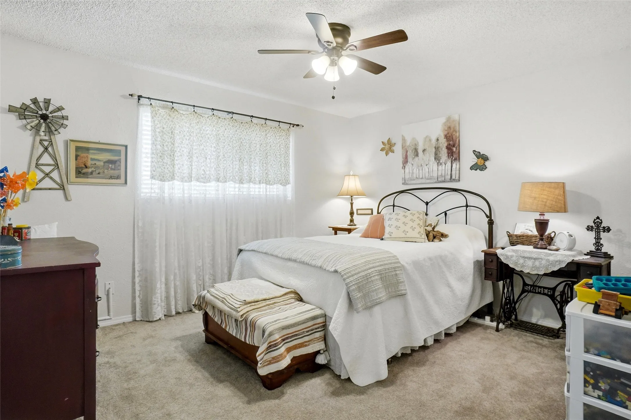 Single Family Residence For Sale in Denton County , 902 Meadowcreek Street, Krum, Texas 76249, 4 Bedroom, 3 Bathroom, 2 Garage spaces, 2,000 Sqft, built in 1972, mls#21348401, Real Estate Agent in Krum, Homes For Sale in Denton county, Homes For Sale in Krum, Realtor in Krum Texas, Real Estate Brokerage Independent Realty Texas, Luminita Cordes Realtor