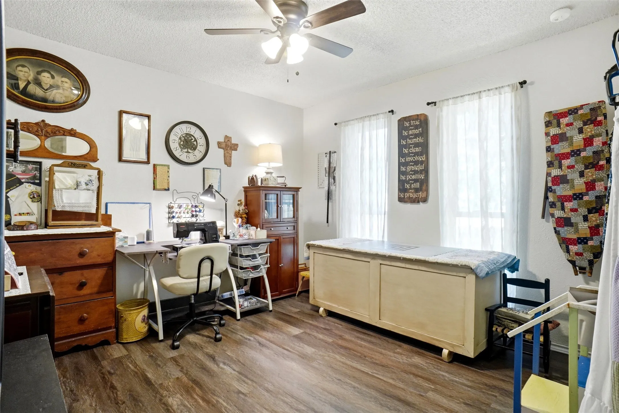 Single Family Residence For Sale in Denton County , 902 Meadowcreek Street, Krum, Texas 76249, 4 Bedroom, 3 Bathroom, 2 Garage spaces, 2,000 Sqft, built in 1972, mls#21348401, Real Estate Agent in Krum, Homes For Sale in Denton county, Homes For Sale in Krum, Realtor in Krum Texas, Real Estate Brokerage Independent Realty Texas, Luminita Cordes Realtor