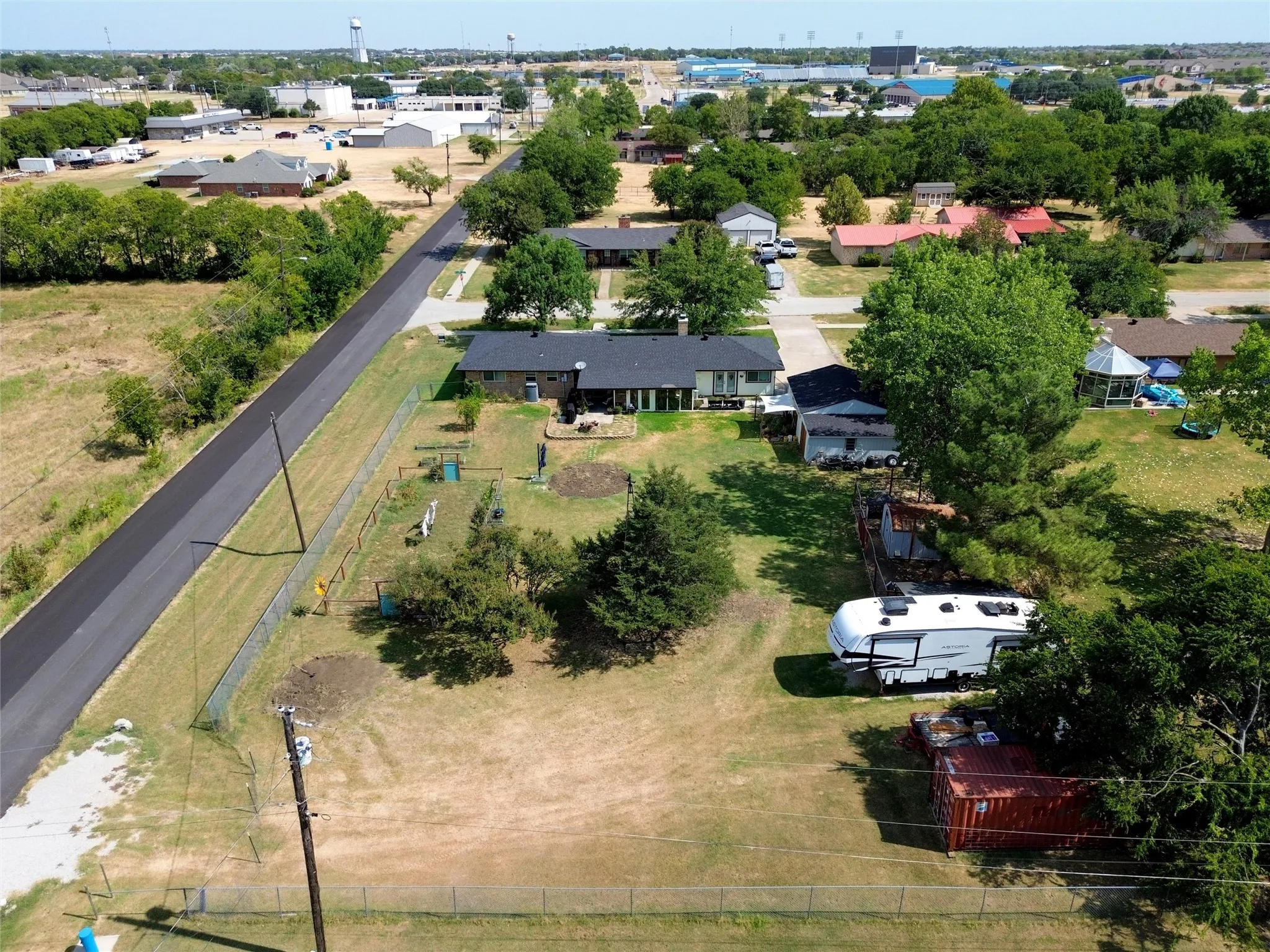 Single Family Residence For Sale in Denton County , 902 Meadowcreek Street, Krum, Texas 76249, 4 Bedroom, 3 Bathroom, 2 Garage spaces, 2,000 Sqft, built in 1972, mls#21348401, Real Estate Agent in Krum, Homes For Sale in Denton county, Homes For Sale in Krum, Realtor in Krum Texas, Real Estate Brokerage Independent Realty Texas, Luminita Cordes Realtor