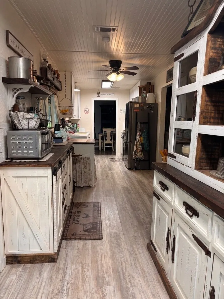 Single Family Residence For Sale in Denton County , 902 Meadowcreek Street, Krum, Texas 76249, 4 Bedroom, 3 Bathroom, 2 Garage spaces, 2,000 Sqft, built in 1972, mls#21348401, Real Estate Agent in Krum, Homes For Sale in Denton county, Homes For Sale in Krum, Realtor in Krum Texas, Real Estate Brokerage Independent Realty Texas, Luminita Cordes Realtor