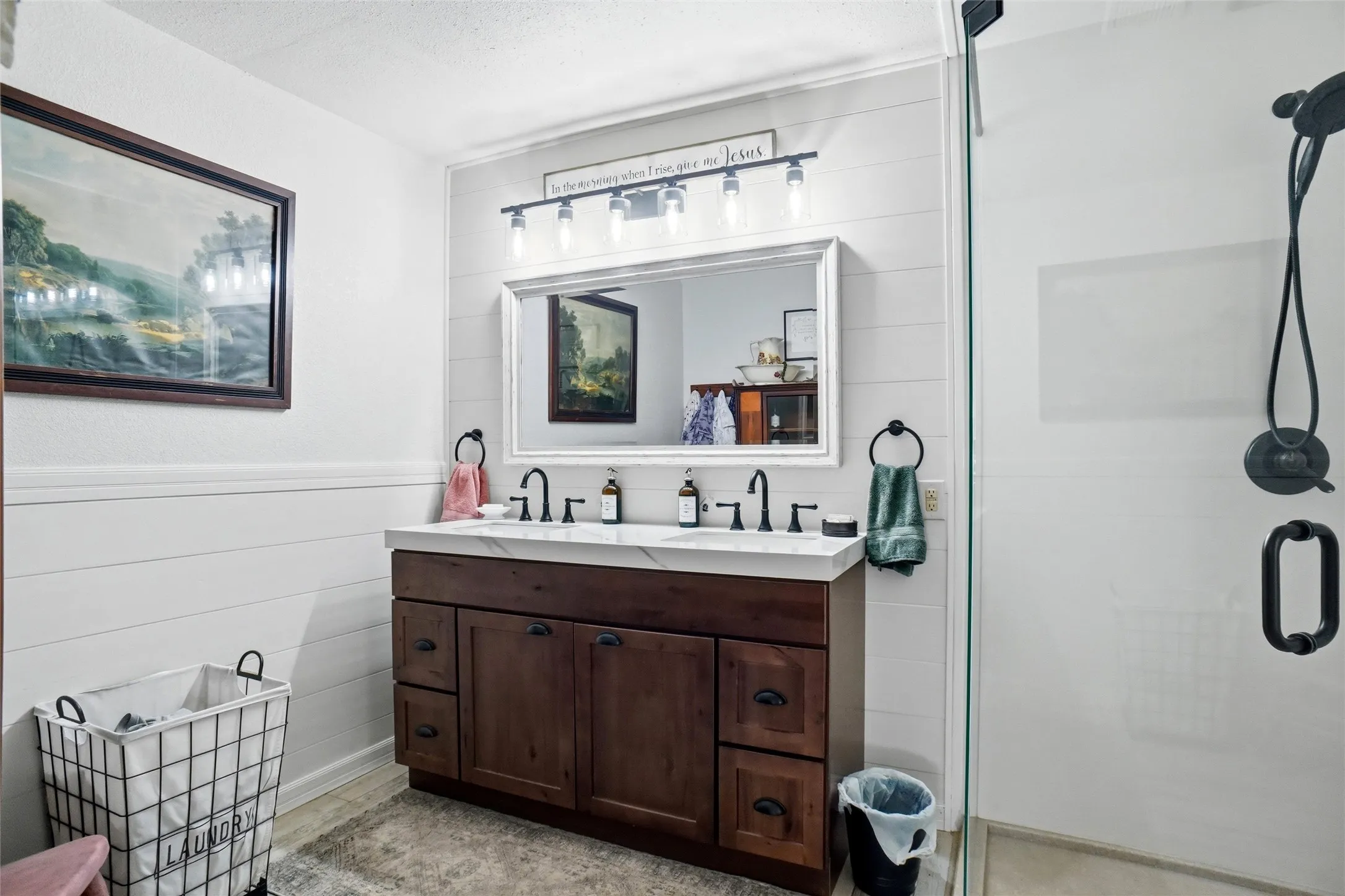 Single Family Residence For Sale in Denton County , 902 Meadowcreek Street, Krum, Texas 76249, 4 Bedroom, 3 Bathroom, 2 Garage spaces, 2,000 Sqft, built in 1972, mls#21348401, Real Estate Agent in Krum, Homes For Sale in Denton county, Homes For Sale in Krum, Realtor in Krum Texas, Real Estate Brokerage Independent Realty Texas, Luminita Cordes Realtor