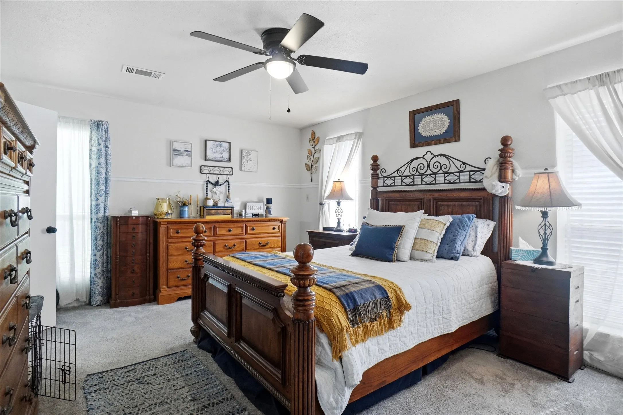 Single Family Residence For Sale in Denton County , 902 Meadowcreek Street, Krum, Texas 76249, 4 Bedroom, 3 Bathroom, 2 Garage spaces, 2,000 Sqft, built in 1972, mls#21348401, Real Estate Agent in Krum, Homes For Sale in Denton county, Homes For Sale in Krum, Realtor in Krum Texas, Real Estate Brokerage Independent Realty Texas, Luminita Cordes Realtor