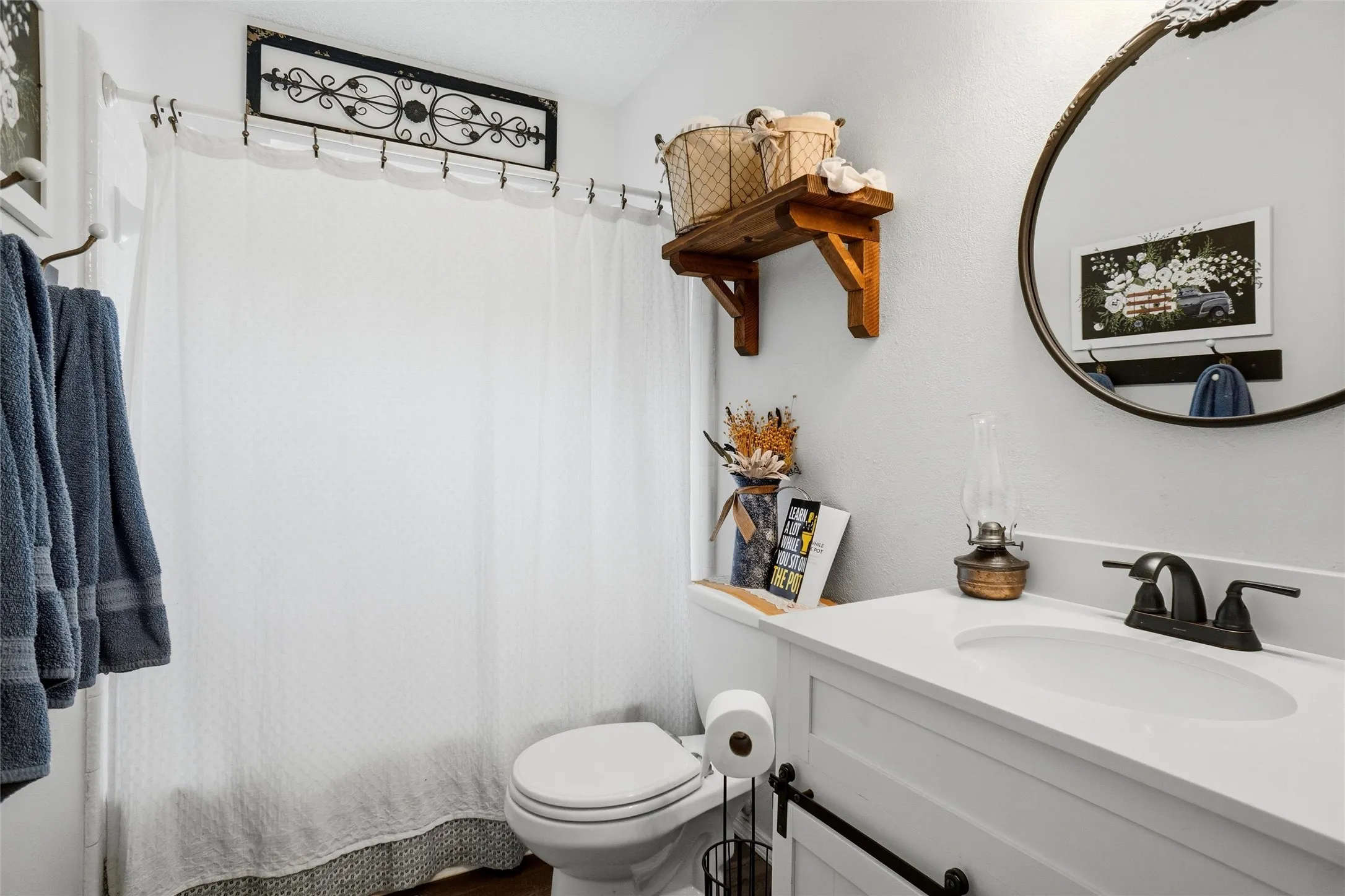 Single Family Residence For Sale in Denton County , 902 Meadowcreek Street, Krum, Texas 76249, 4 Bedroom, 3 Bathroom, 2 Garage spaces, 2,000 Sqft, built in 1972, mls#21348401, Real Estate Agent in Krum, Homes For Sale in Denton county, Homes For Sale in Krum, Realtor in Krum Texas, Real Estate Brokerage Independent Realty Texas, Luminita Cordes Realtor