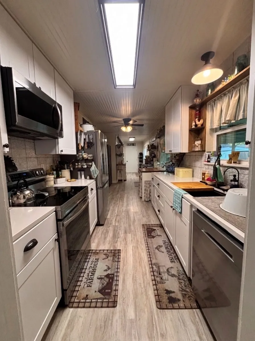 Single Family Residence For Sale in Denton County , 902 Meadowcreek Street, Krum, Texas 76249, 4 Bedroom, 3 Bathroom, 2 Garage spaces, 2,000 Sqft, built in 1972, mls#21348401, Real Estate Agent in Krum, Homes For Sale in Denton county, Homes For Sale in Krum, Realtor in Krum Texas, Real Estate Brokerage Independent Realty Texas, Luminita Cordes Realtor