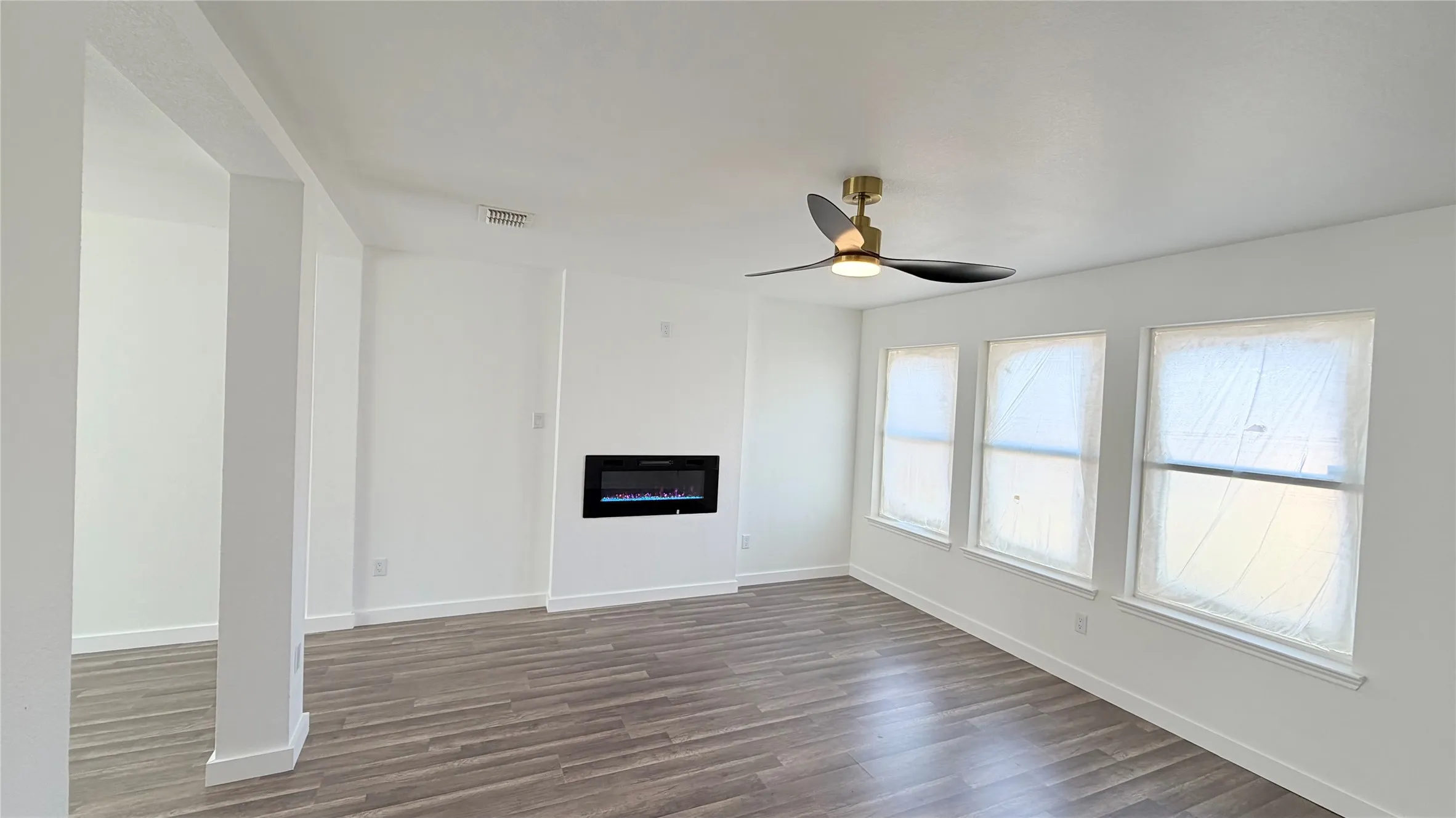 Single Family Residence For Sale in Dallas County , 1857 Sierra Trail, Lancaster, Texas 75146, 3 Bedroom, 3 Bathroom, 2 Garage spaces, 2,194 Sqft, built in 2006, mls#21348395, Real Estate Agent in Lancaster, Homes For Sale in Dallas county, Homes For Sale in Lancaster, Realtor in Lancaster Texas, Real Estate Brokerage Independent Realty Texas, Luminita Cordes Realtor