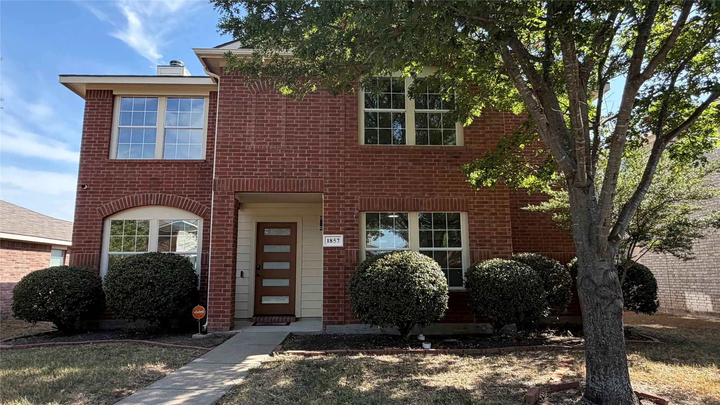 Single Family Residence For Sale in Dallas County , 1857 Sierra Trail, Lancaster, Texas 75146, 3 Bedroom, 3 Bathroom, 2 Garage spaces, 2,194 Sqft, built in 2006, mls#21348395, Real Estate Agent in Lancaster, Homes For Sale in Dallas county, Homes For Sale in Lancaster, Realtor in Lancaster Texas, Real Estate Brokerage Independent Realty Texas, Luminita Cordes Realtor