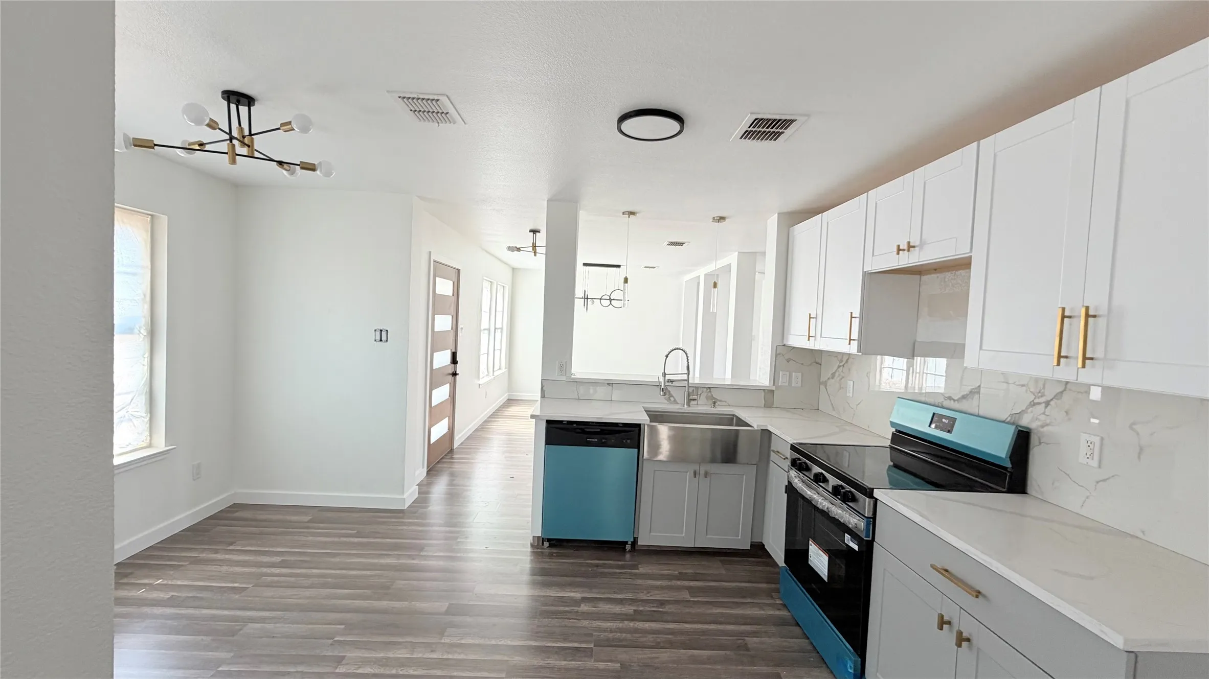Single Family Residence For Sale in Dallas County , 1857 Sierra Trail, Lancaster, Texas 75146, 3 Bedroom, 3 Bathroom, 2 Garage spaces, 2,194 Sqft, built in 2006, mls#21348395, Real Estate Agent in Lancaster, Homes For Sale in Dallas county, Homes For Sale in Lancaster, Realtor in Lancaster Texas, Real Estate Brokerage Independent Realty Texas, Luminita Cordes Realtor