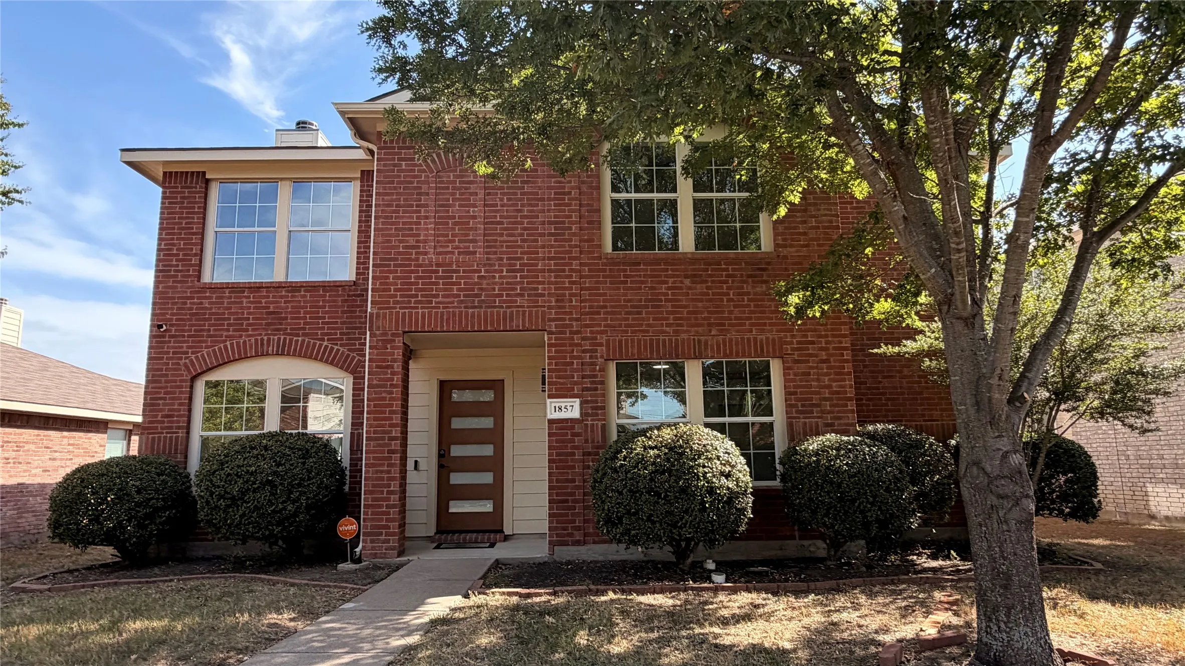 Single Family Residence For Sale in Dallas County , 1857 Sierra Trail, Lancaster, Texas 75146, 3 Bedroom, 3 Bathroom, 2 Garage spaces, 2,194 Sqft, built in 2006, mls#21348395, Real Estate Agent in Lancaster, Homes For Sale in Dallas county, Homes For Sale in Lancaster, Realtor in Lancaster Texas, Real Estate Brokerage Independent Realty Texas, Luminita Cordes Realtor