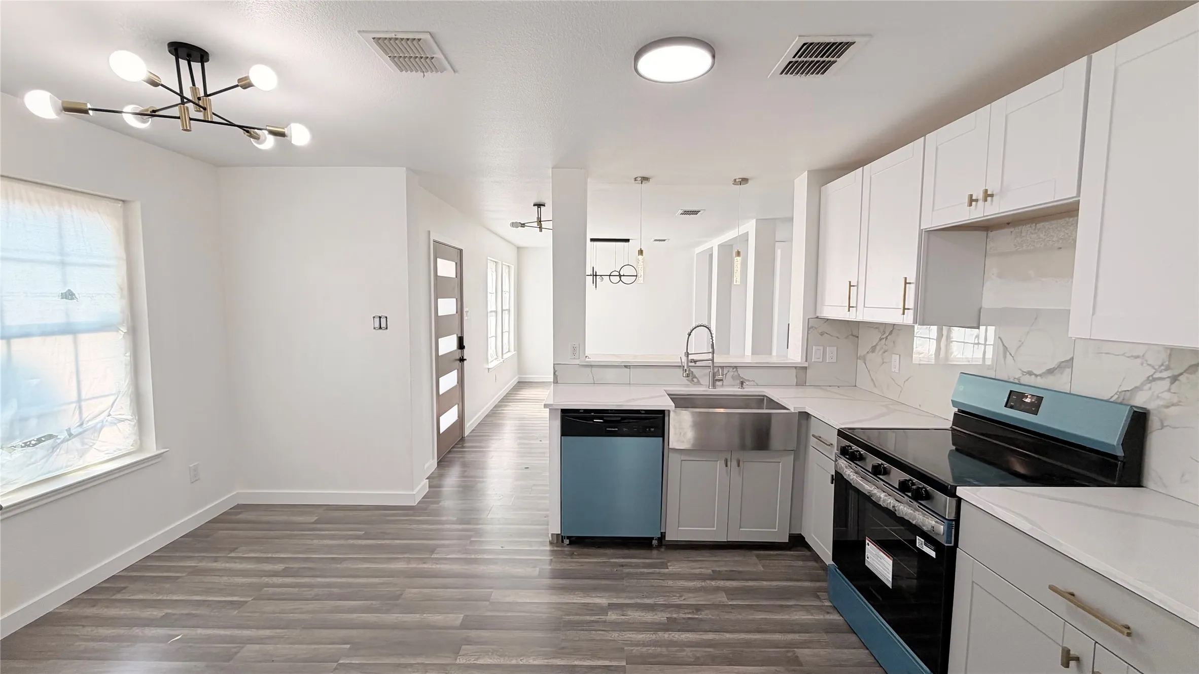 Single Family Residence For Sale in Dallas County , 1857 Sierra Trail, Lancaster, Texas 75146, 3 Bedroom, 3 Bathroom, 2 Garage spaces, 2,194 Sqft, built in 2006, mls#21348395, Real Estate Agent in Lancaster, Homes For Sale in Dallas county, Homes For Sale in Lancaster, Realtor in Lancaster Texas, Real Estate Brokerage Independent Realty Texas, Luminita Cordes Realtor