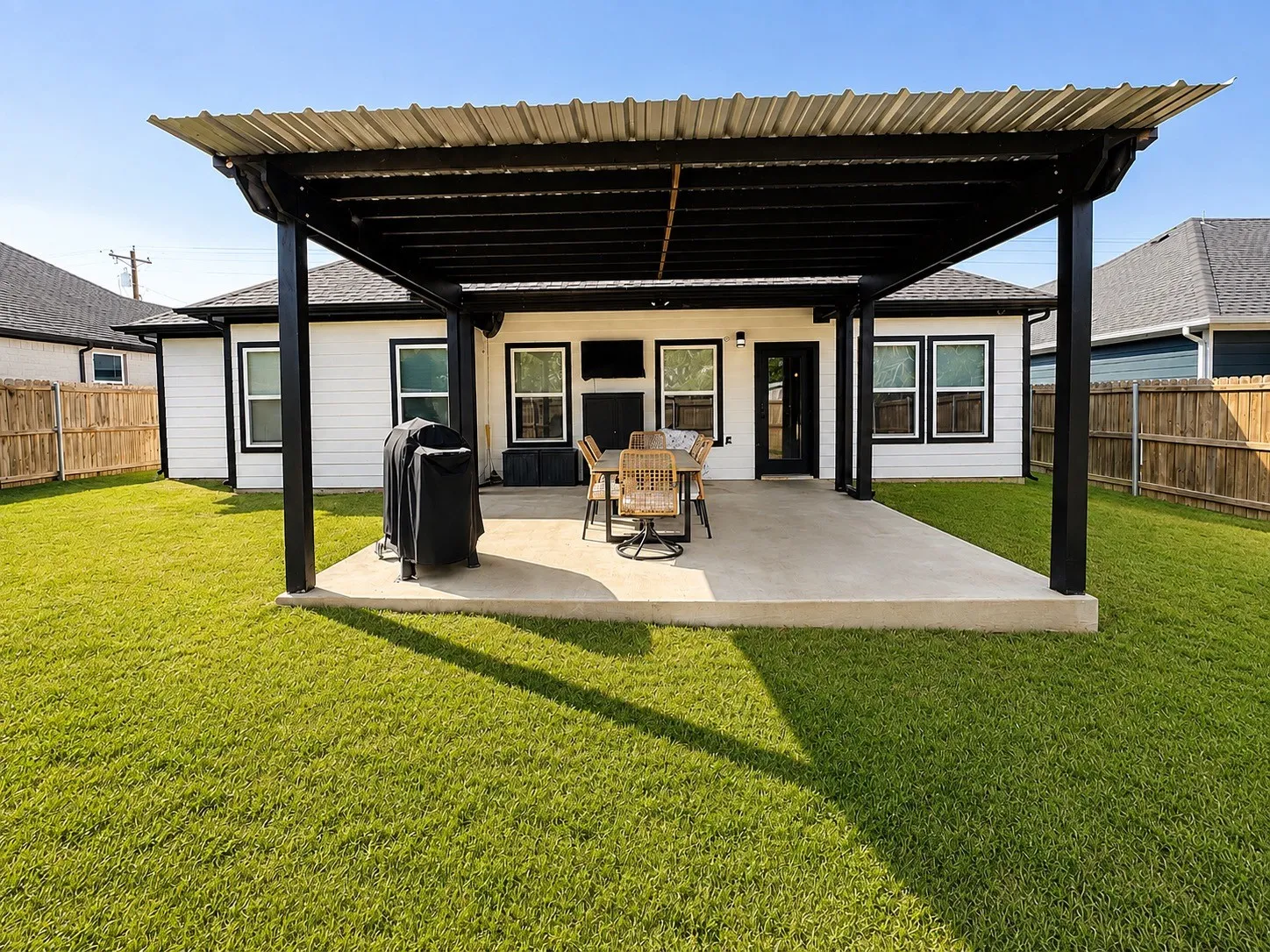Single Family Residence For Sale in Hood County , 2421 Creek Drive, Granbury, Texas 76048, 3 Bedroom, 2 Bathroom, 2 Garage spaces, 1,598 Sqft, built in 2019, mls#21348403, Real Estate Agent in Granbury, Homes For Sale in Hood county, Homes For Sale in Granbury, Realtor in Granbury Texas, Real Estate Brokerage Independent Realty Texas, Luminita Cordes Realtor