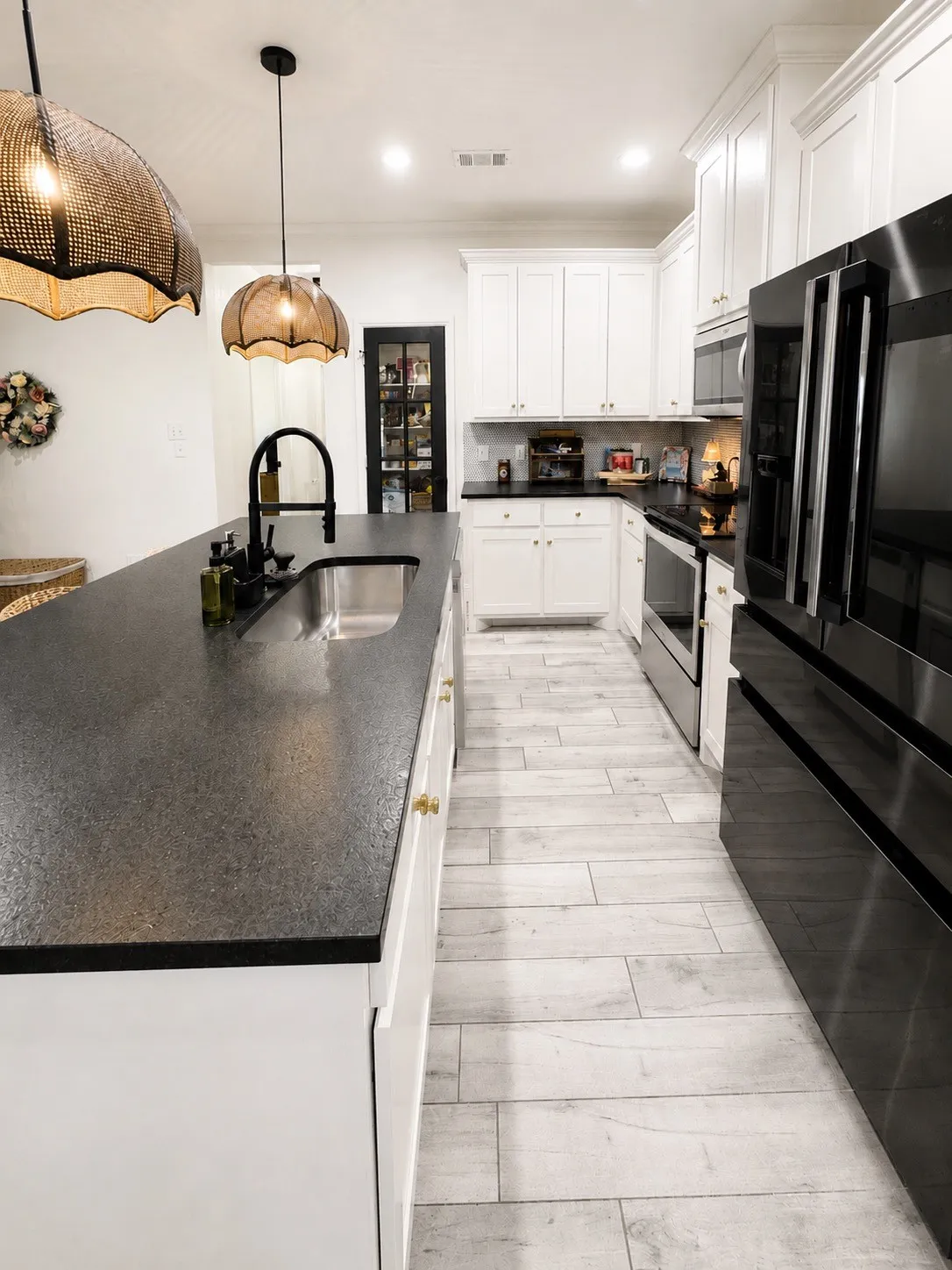 Single Family Residence For Sale in Hood County , 2421 Creek Drive, Granbury, Texas 76048, 3 Bedroom, 2 Bathroom, 2 Garage spaces, 1,598 Sqft, built in 2019, mls#21348403, Real Estate Agent in Granbury, Homes For Sale in Hood county, Homes For Sale in Granbury, Realtor in Granbury Texas, Real Estate Brokerage Independent Realty Texas, Luminita Cordes Realtor