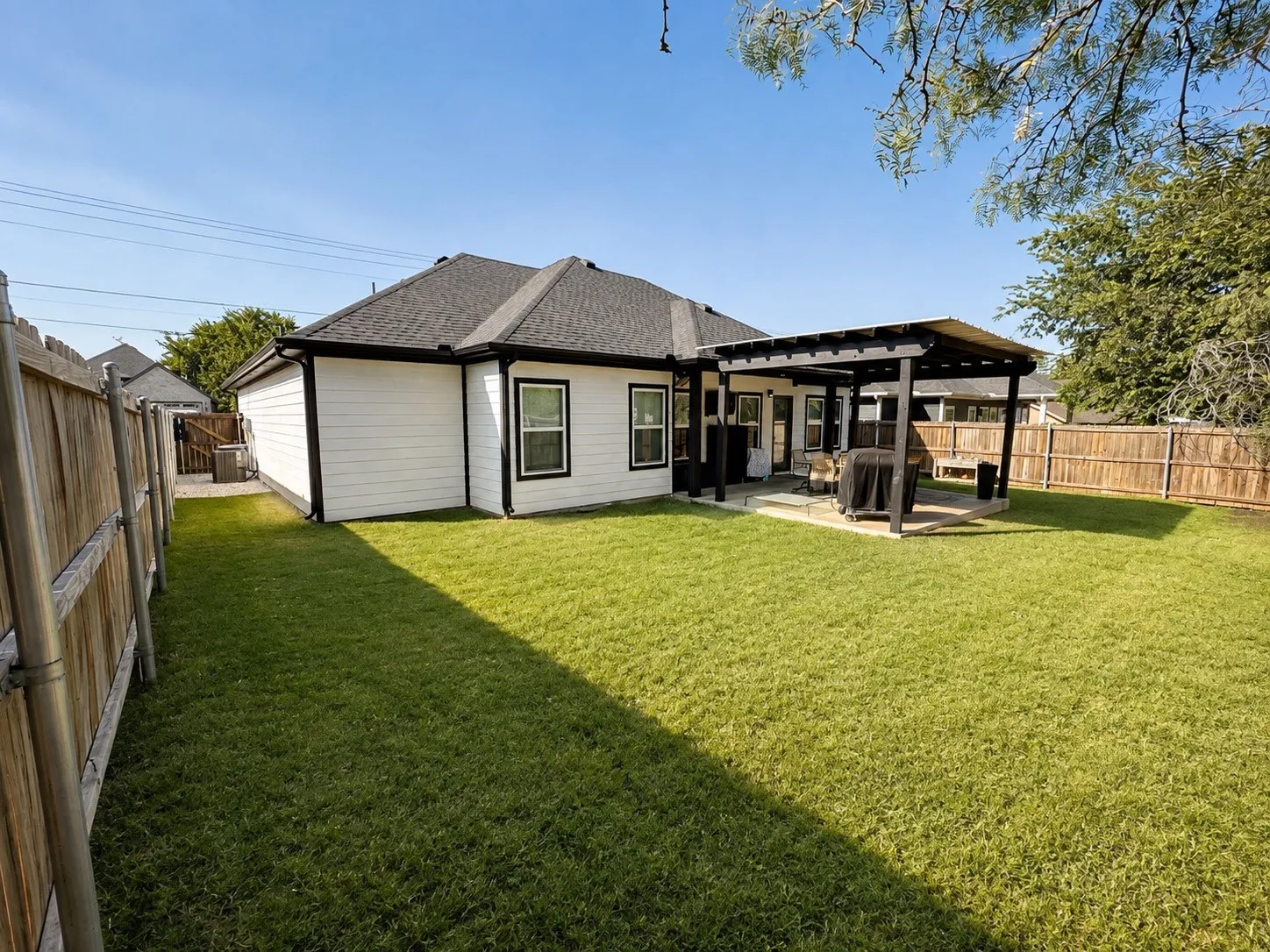 Single Family Residence For Sale in Hood County , 2421 Creek Drive, Granbury, Texas 76048, 3 Bedroom, 2 Bathroom, 2 Garage spaces, 1,598 Sqft, built in 2019, mls#21348403, Real Estate Agent in Granbury, Homes For Sale in Hood county, Homes For Sale in Granbury, Realtor in Granbury Texas, Real Estate Brokerage Independent Realty Texas, Luminita Cordes Realtor