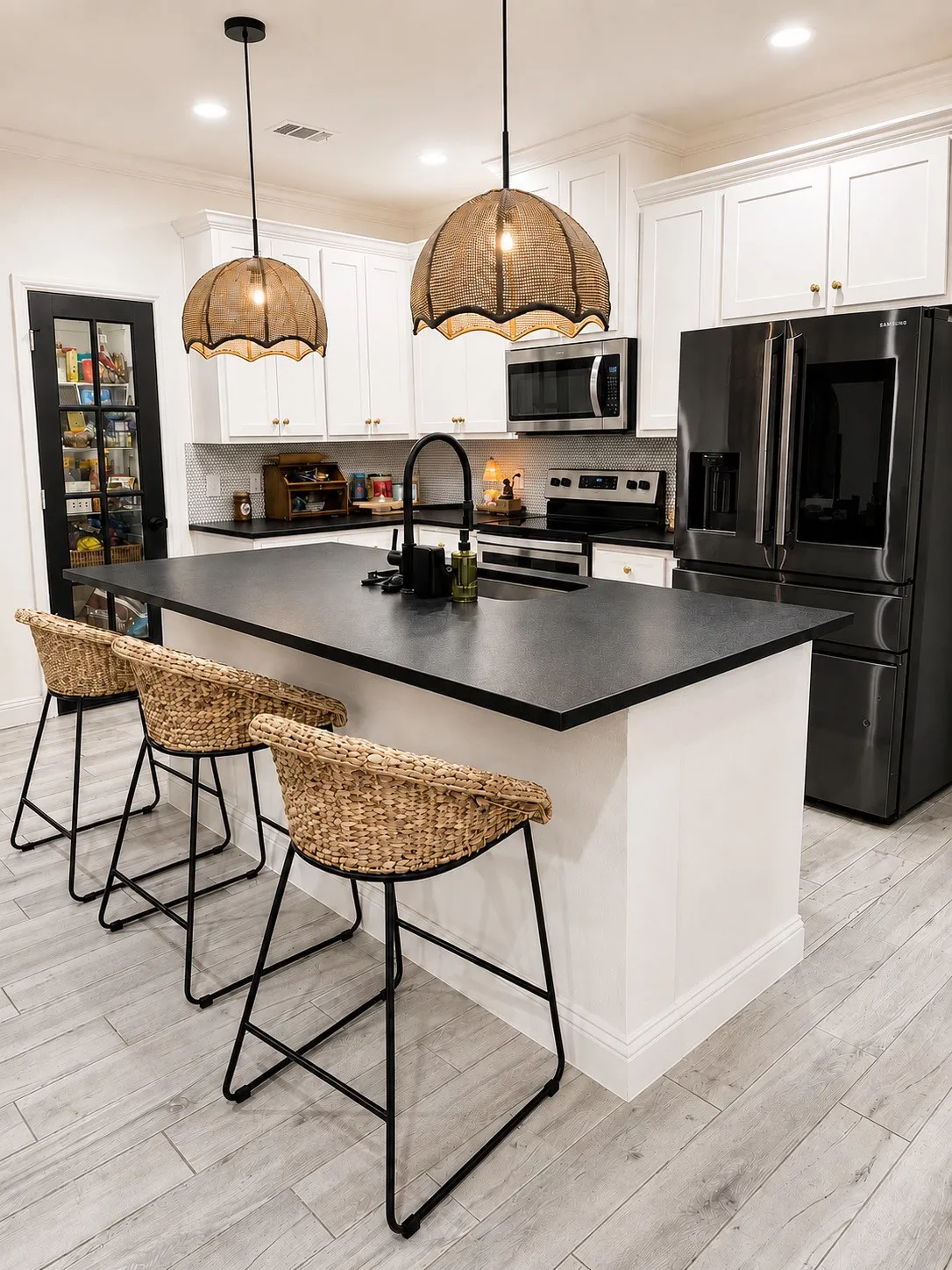 Single Family Residence For Sale in Hood County , 2421 Creek Drive, Granbury, Texas 76048, 3 Bedroom, 2 Bathroom, 2 Garage spaces, 1,598 Sqft, built in 2019, mls#21348403, Real Estate Agent in Granbury, Homes For Sale in Hood county, Homes For Sale in Granbury, Realtor in Granbury Texas, Real Estate Brokerage Independent Realty Texas, Luminita Cordes Realtor