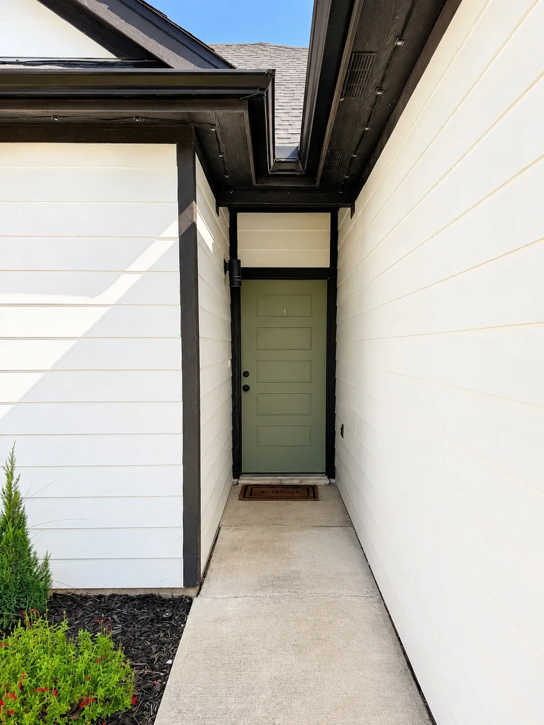 Single Family Residence For Sale in Hood County , 2421 Creek Drive, Granbury, Texas 76048, 3 Bedroom, 2 Bathroom, 2 Garage spaces, 1,598 Sqft, built in 2019, mls#21348403, Real Estate Agent in Granbury, Homes For Sale in Hood county, Homes For Sale in Granbury, Realtor in Granbury Texas, Real Estate Brokerage Independent Realty Texas, Luminita Cordes Realtor