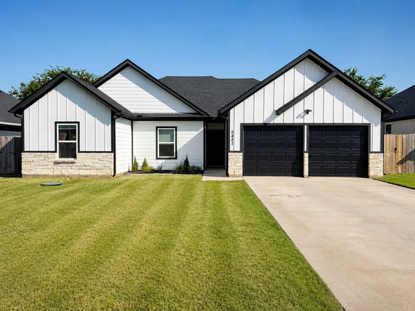 Single Family Residence For Sale in Hood County , 2421 Creek Drive, Granbury, Texas 76048, 3 Bedroom, 2 Bathroom, 2 Garage spaces, 1,598 Sqft, built in 2019, mls#21348403, Real Estate Agent in Granbury, Homes For Sale in Hood county, Homes For Sale in Granbury, Realtor in Granbury Texas, Real Estate Brokerage Independent Realty Texas, Luminita Cordes Realtor