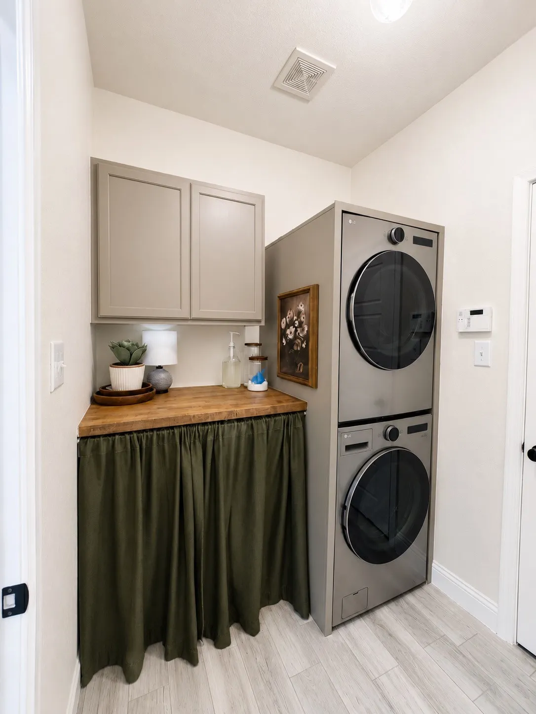Single Family Residence For Sale in Hood County , 2421 Creek Drive, Granbury, Texas 76048, 3 Bedroom, 2 Bathroom, 2 Garage spaces, 1,598 Sqft, built in 2019, mls#21348403, Real Estate Agent in Granbury, Homes For Sale in Hood county, Homes For Sale in Granbury, Realtor in Granbury Texas, Real Estate Brokerage Independent Realty Texas, Luminita Cordes Realtor