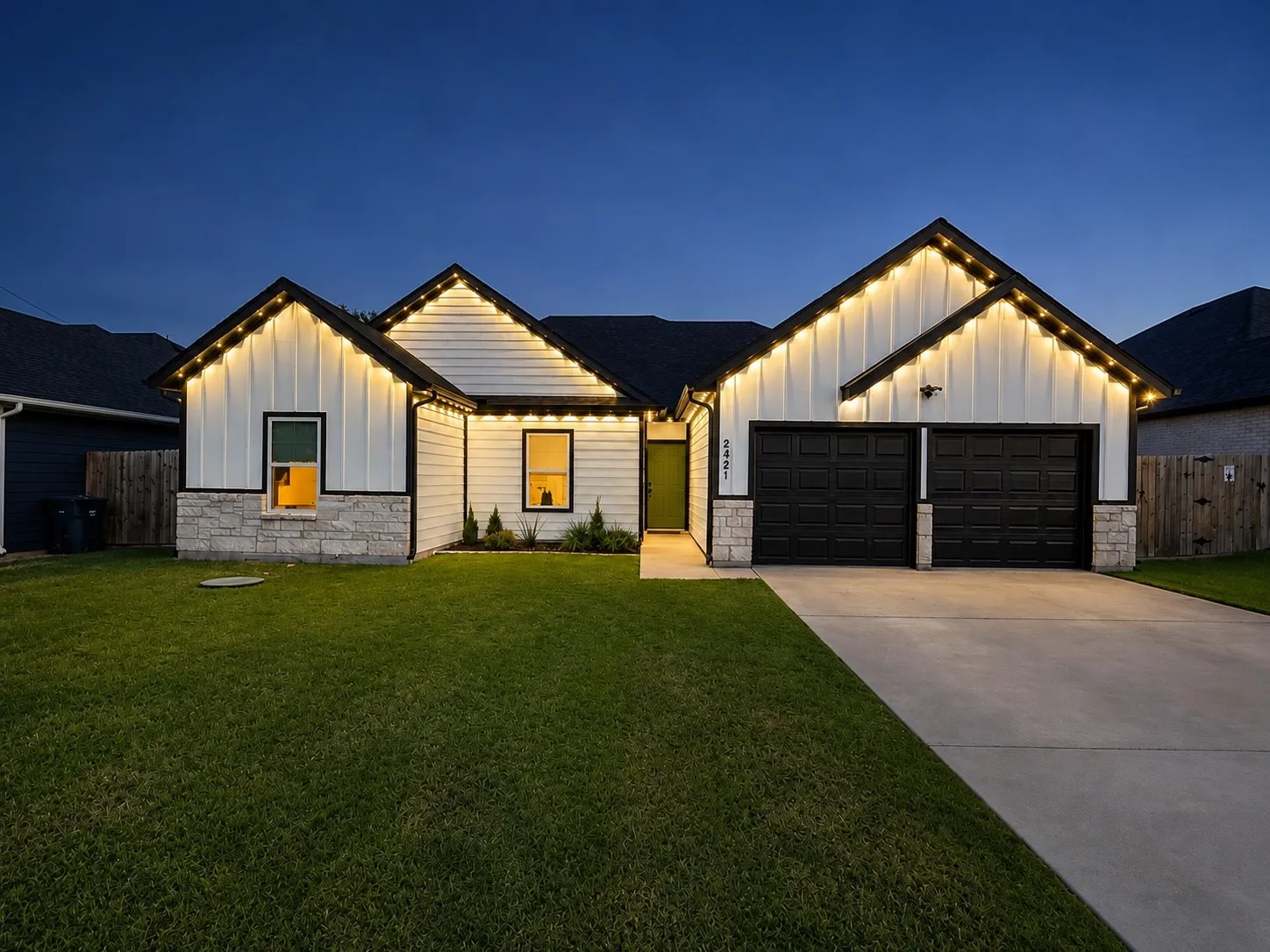 Single Family Residence For Sale in Hood County , 2421 Creek Drive, Granbury, Texas 76048, 3 Bedroom, 2 Bathroom, 2 Garage spaces, 1,598 Sqft, built in 2019, mls#21348403, Real Estate Agent in Granbury, Homes For Sale in Hood county, Homes For Sale in Granbury, Realtor in Granbury Texas, Real Estate Brokerage Independent Realty Texas, Luminita Cordes Realtor