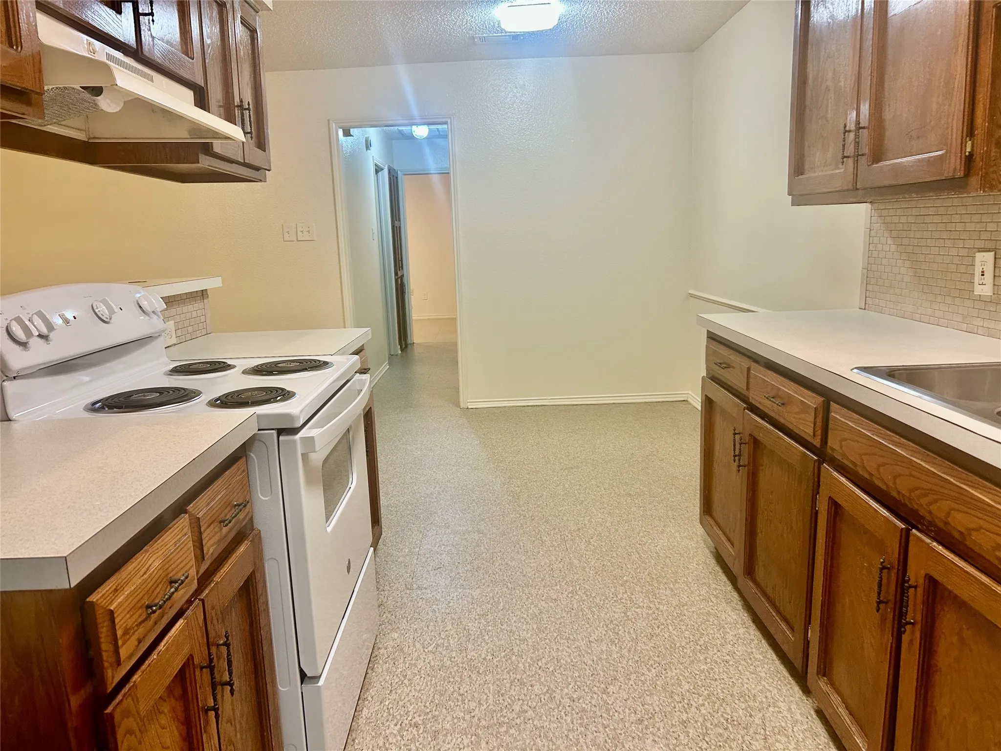 Duplex For Rent in Tarrant County , 2301 Lido Lane, Arlington, Texas 76015, 2 Bedroom, 2 Bathroom, Garage spaces, 910 Sqft, built in 1983, mls#21348420, Real Estate Agent in Arlington, Homes For Rent in Tarrant county, Homes For Rent in Arlington, Realtor in Arlington Texas, Real Estate Brokerage Independent Realty Texas, Luminita Cordes Realtor