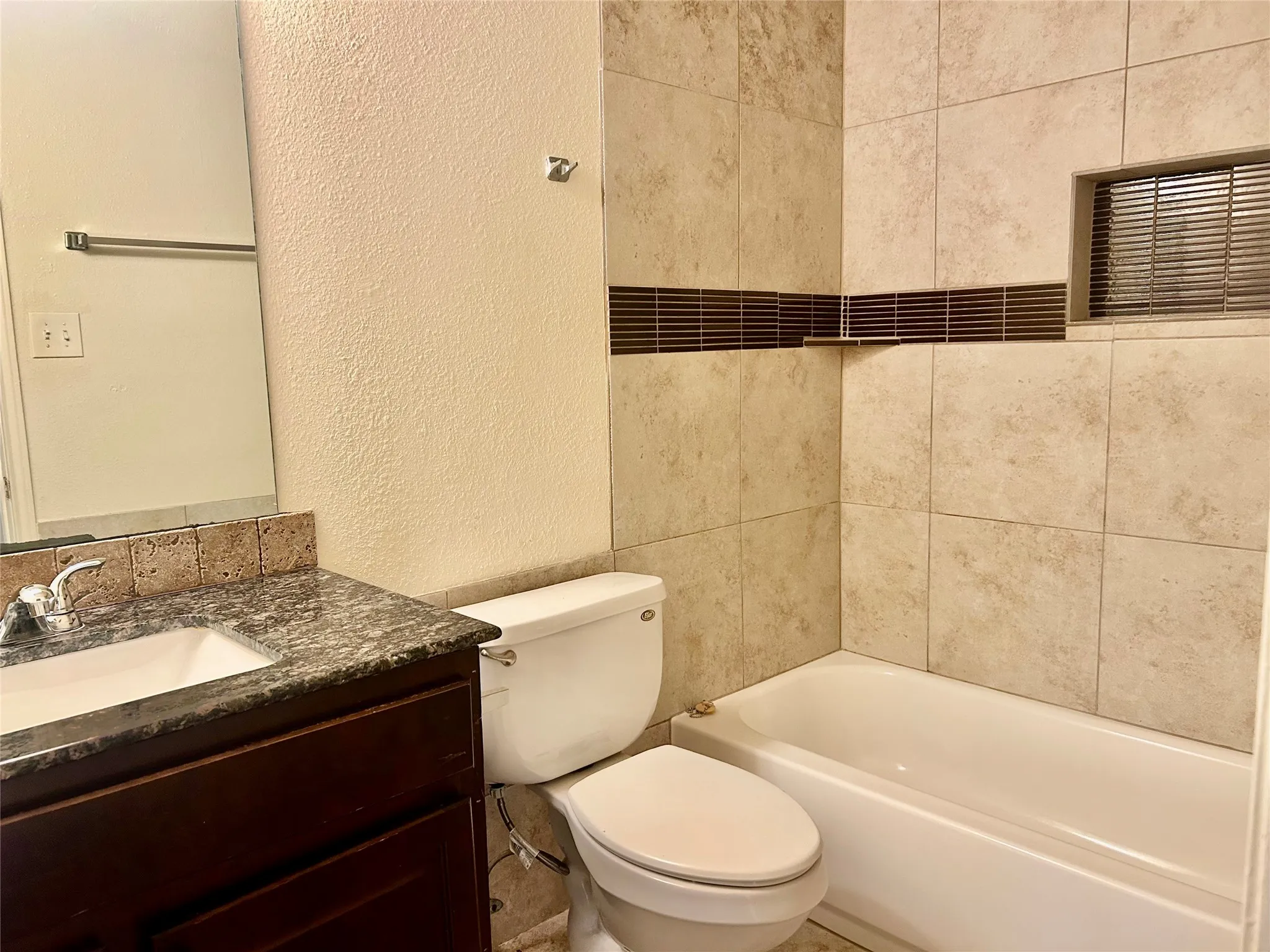 Duplex For Rent in Tarrant County , 2301 Lido Lane, Arlington, Texas 76015, 2 Bedroom, 2 Bathroom, Garage spaces, 910 Sqft, built in 1983, mls#21348420, Real Estate Agent in Arlington, Homes For Rent in Tarrant county, Homes For Rent in Arlington, Realtor in Arlington Texas, Real Estate Brokerage Independent Realty Texas, Luminita Cordes Realtor