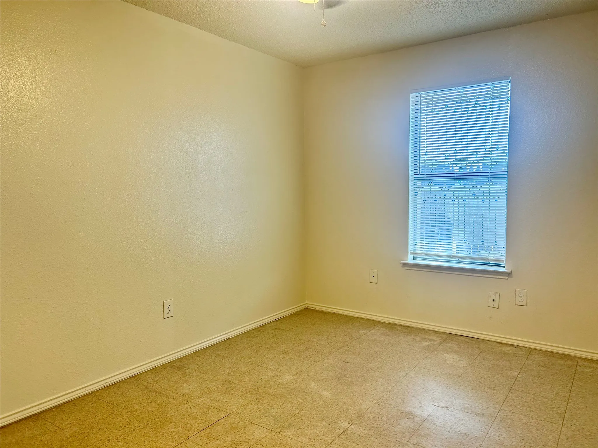 Duplex For Rent in Tarrant County , 2301 Lido Lane, Arlington, Texas 76015, 2 Bedroom, 2 Bathroom, Garage spaces, 910 Sqft, built in 1983, mls#21348420, Real Estate Agent in Arlington, Homes For Rent in Tarrant county, Homes For Rent in Arlington, Realtor in Arlington Texas, Real Estate Brokerage Independent Realty Texas, Luminita Cordes Realtor