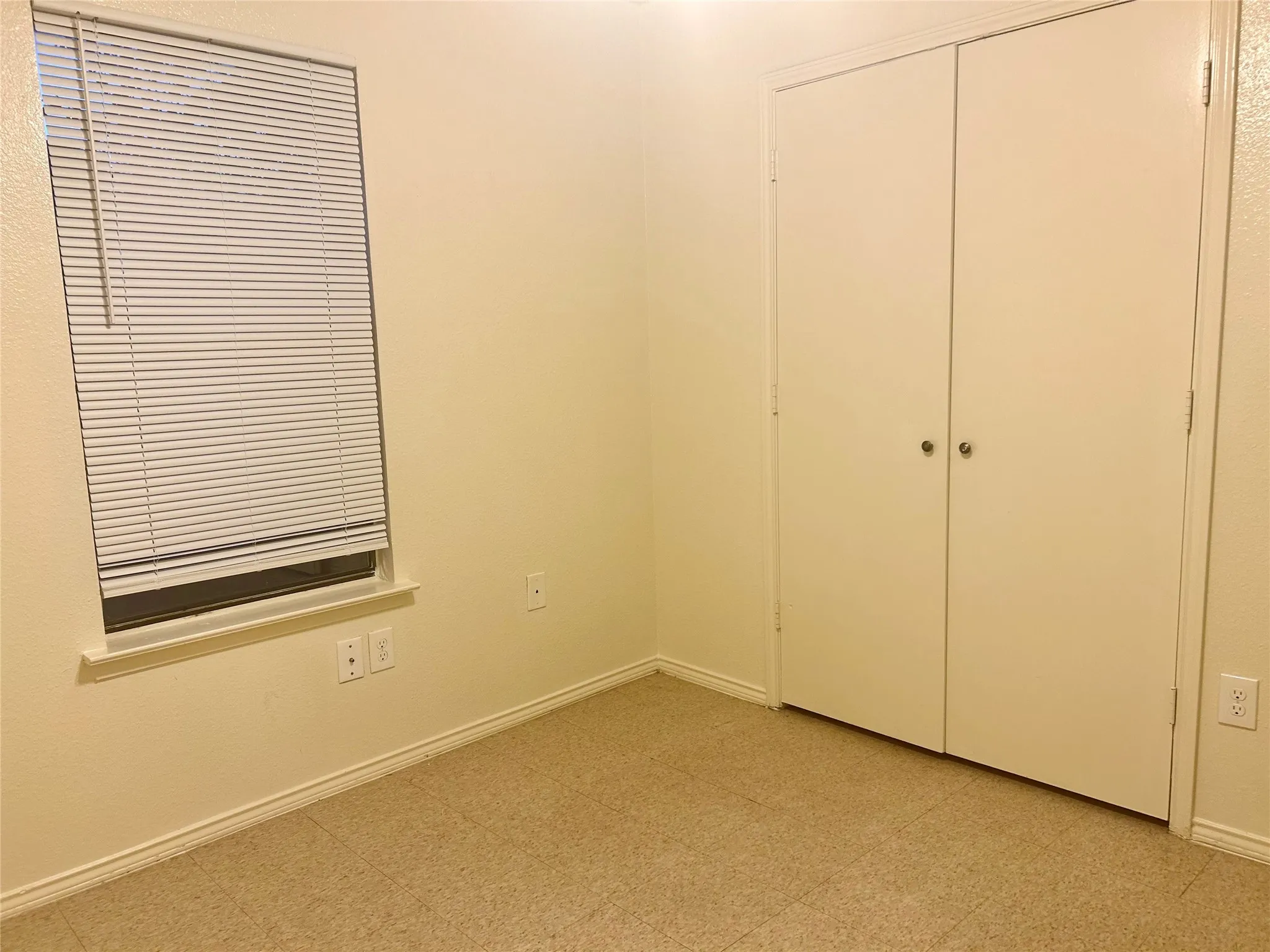 Duplex For Rent in Tarrant County , 2301 Lido Lane, Arlington, Texas 76015, 2 Bedroom, 2 Bathroom, Garage spaces, 910 Sqft, built in 1983, mls#21348420, Real Estate Agent in Arlington, Homes For Rent in Tarrant county, Homes For Rent in Arlington, Realtor in Arlington Texas, Real Estate Brokerage Independent Realty Texas, Luminita Cordes Realtor