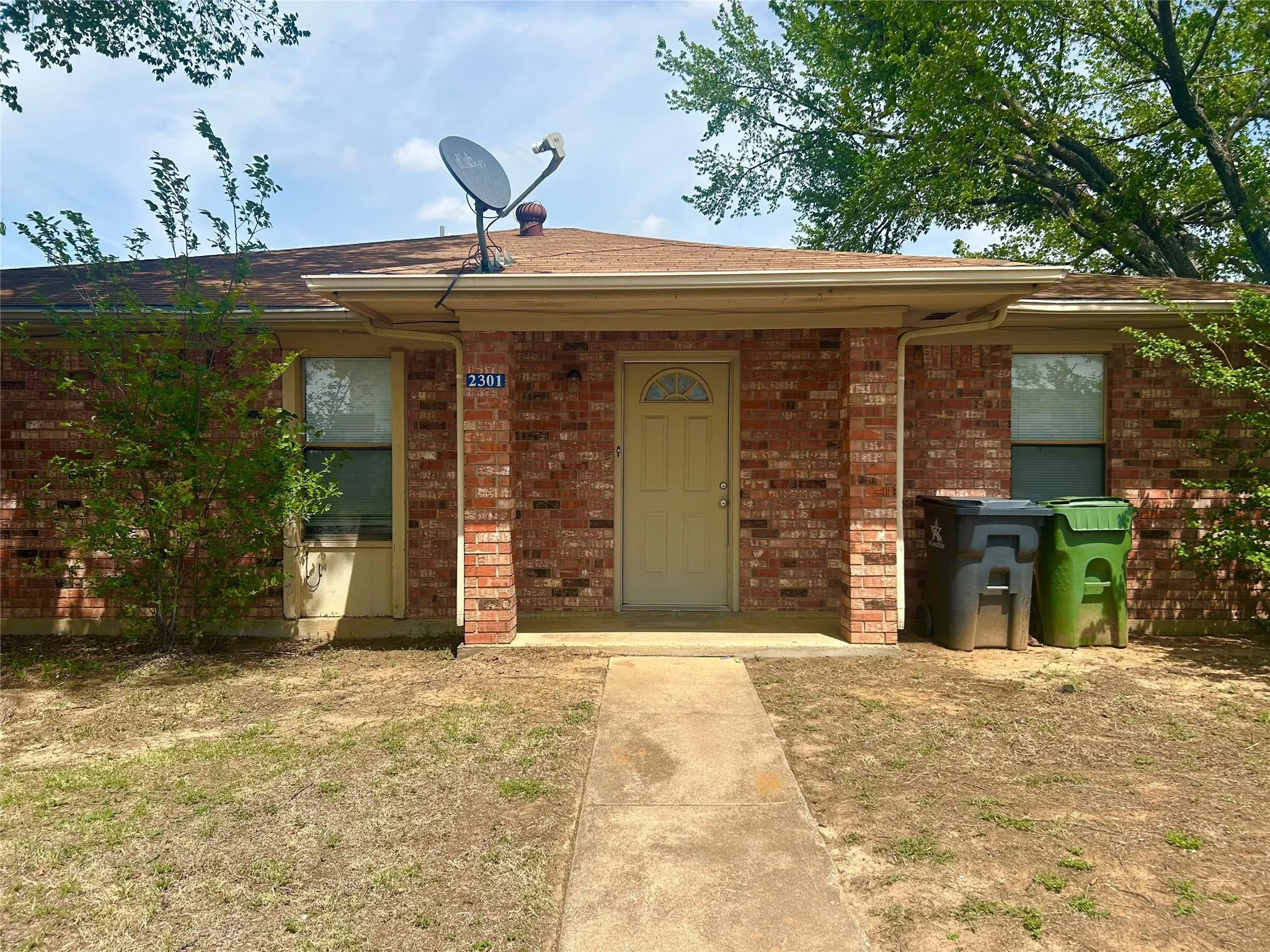 Duplex For Rent in Tarrant County , 2301 Lido Lane, Arlington, Texas 76015, 2 Bedroom, 2 Bathroom, Garage spaces, 910 Sqft, built in 1983, mls#21348420, Real Estate Agent in Arlington, Homes For Rent in Tarrant county, Homes For Rent in Arlington, Realtor in Arlington Texas, Real Estate Brokerage Independent Realty Texas, Luminita Cordes Realtor