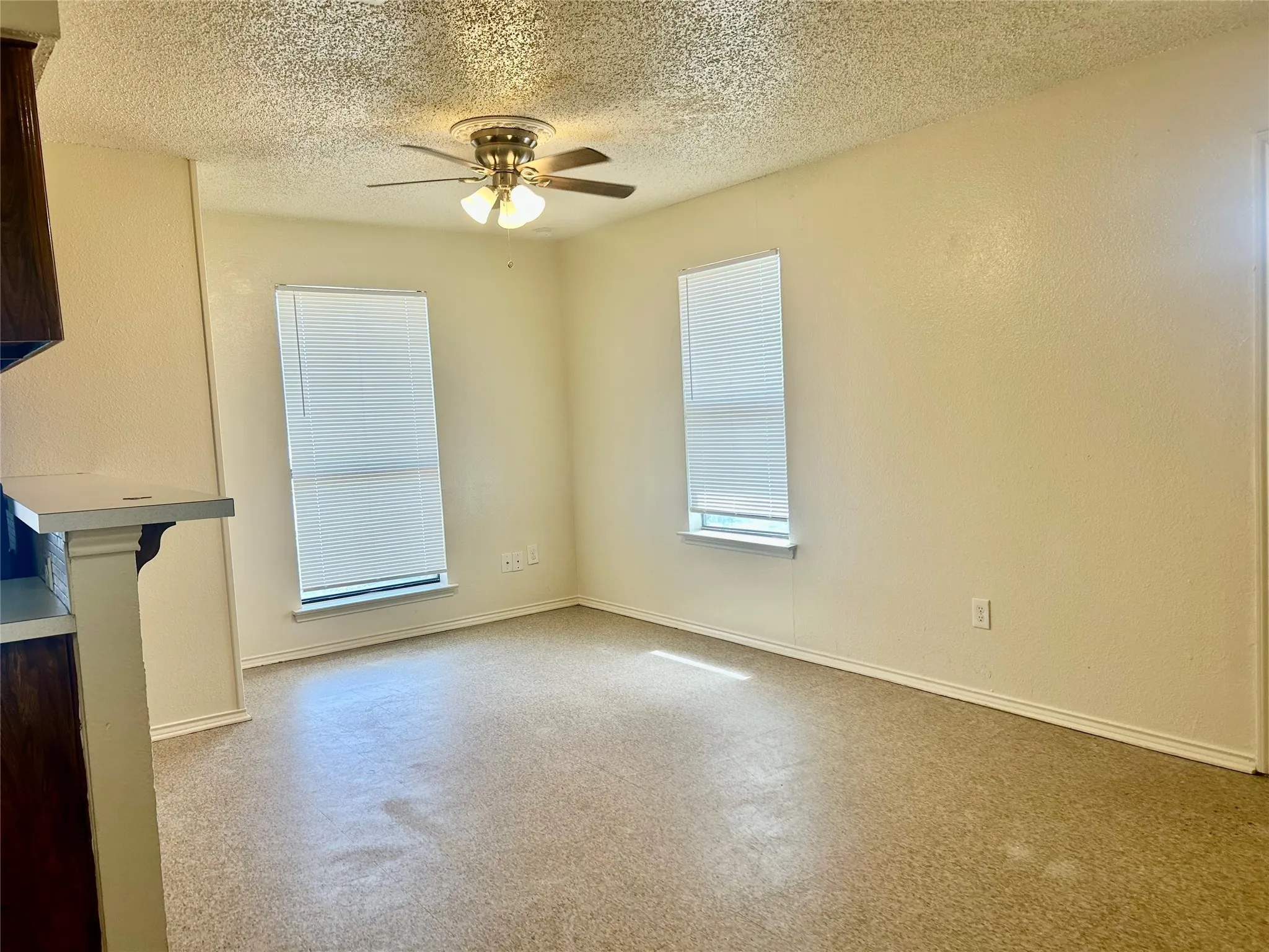 Duplex For Rent in Tarrant County , 2301 Lido Lane, Arlington, Texas 76015, 2 Bedroom, 2 Bathroom, Garage spaces, 910 Sqft, built in 1983, mls#21348420, Real Estate Agent in Arlington, Homes For Rent in Tarrant county, Homes For Rent in Arlington, Realtor in Arlington Texas, Real Estate Brokerage Independent Realty Texas, Luminita Cordes Realtor