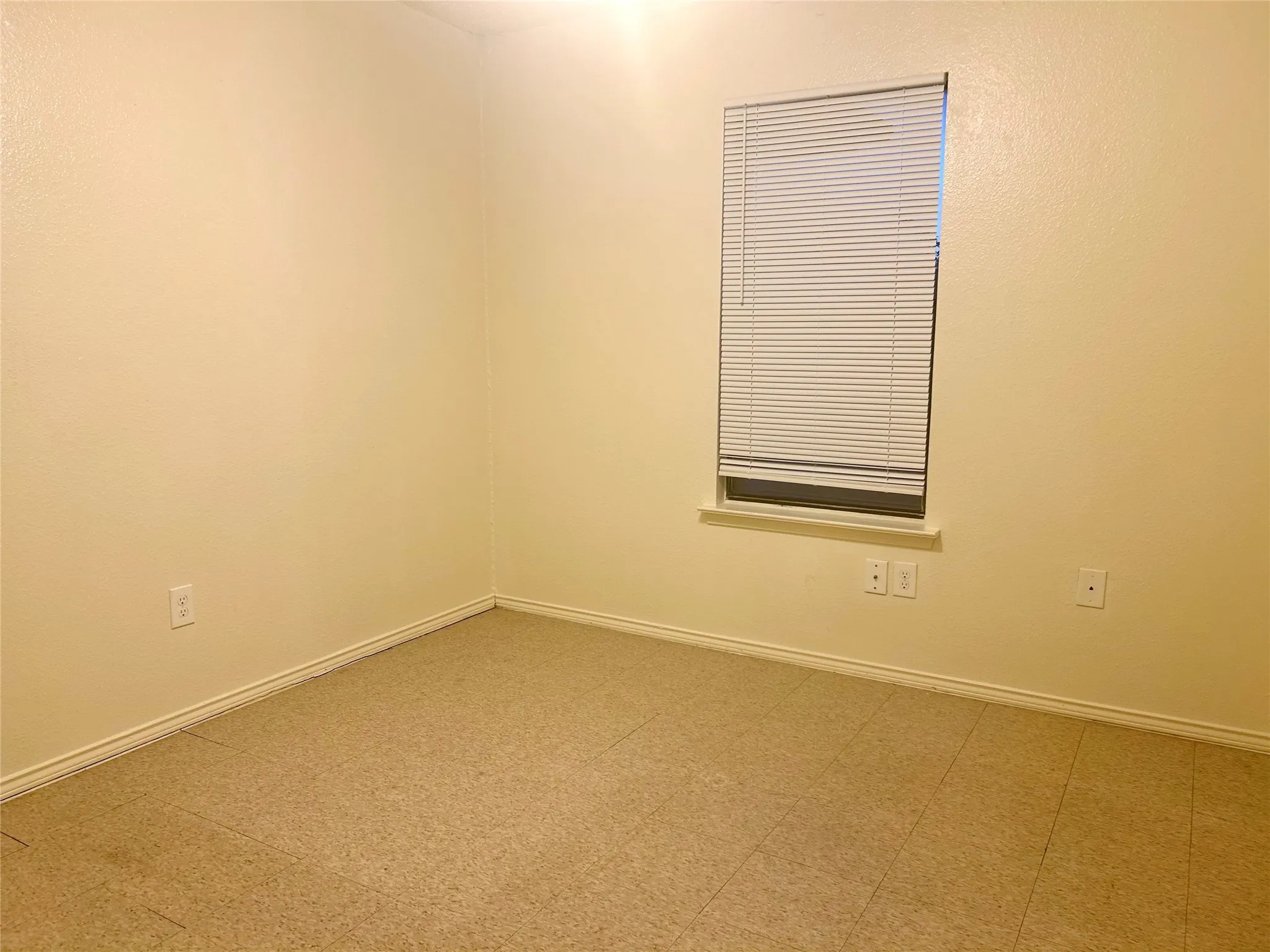 Duplex For Rent in Tarrant County , 2301 Lido Lane, Arlington, Texas 76015, 2 Bedroom, 2 Bathroom, Garage spaces, 910 Sqft, built in 1983, mls#21348420, Real Estate Agent in Arlington, Homes For Rent in Tarrant county, Homes For Rent in Arlington, Realtor in Arlington Texas, Real Estate Brokerage Independent Realty Texas, Luminita Cordes Realtor