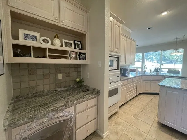 Single Family Residence For Rent in Tarrant County , 558 Timber Ridge Drive, Trophy Club, Texas 76262, 4 Bedrooms, 3 Bathrooms, 2 Garage spaces, 2,723 Sqft, built in 1995, Price $3,600, mls#21348431, Real Estate Agent in Trophy Club, Homes For Rent in Tarrant county, Homes For Rent in Trophy Club, Realtor in Trophy Club Texas, Real Estate Brokerage Independent Realty Texas, Luminita Cordes Realtor