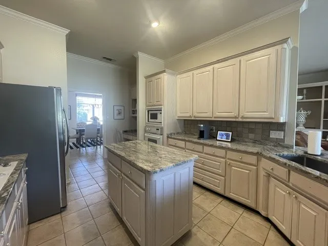 Single Family Residence For Rent in Tarrant County , 558 Timber Ridge Drive, Trophy Club, Texas 76262, 4 Bedrooms, 3 Bathrooms, 2 Garage spaces, 2,723 Sqft, built in 1995, Price $3,600, mls#21348431, Real Estate Agent in Trophy Club, Homes For Rent in Tarrant county, Homes For Rent in Trophy Club, Realtor in Trophy Club Texas, Real Estate Brokerage Independent Realty Texas, Luminita Cordes Realtor