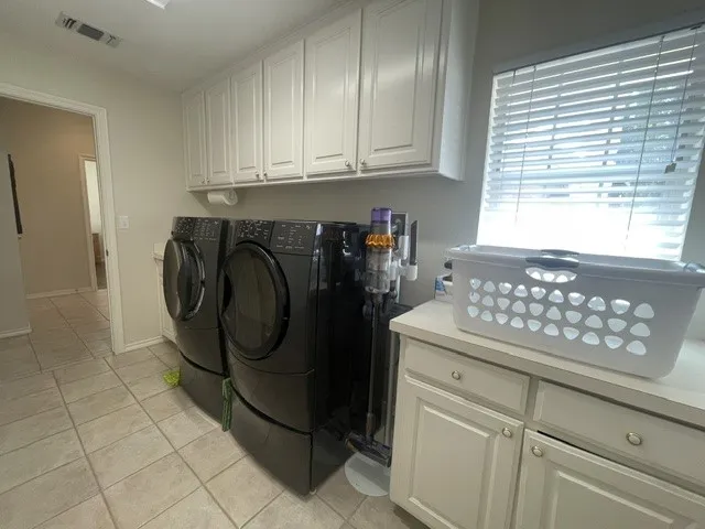 Single Family Residence For Rent in Tarrant County , 558 Timber Ridge Drive, Trophy Club, Texas 76262, 4 Bedrooms, 3 Bathrooms, 2 Garage spaces, 2,723 Sqft, built in 1995, Price $3,600, mls#21348431, Real Estate Agent in Trophy Club, Homes For Rent in Tarrant county, Homes For Rent in Trophy Club, Realtor in Trophy Club Texas, Real Estate Brokerage Independent Realty Texas, Luminita Cordes Realtor