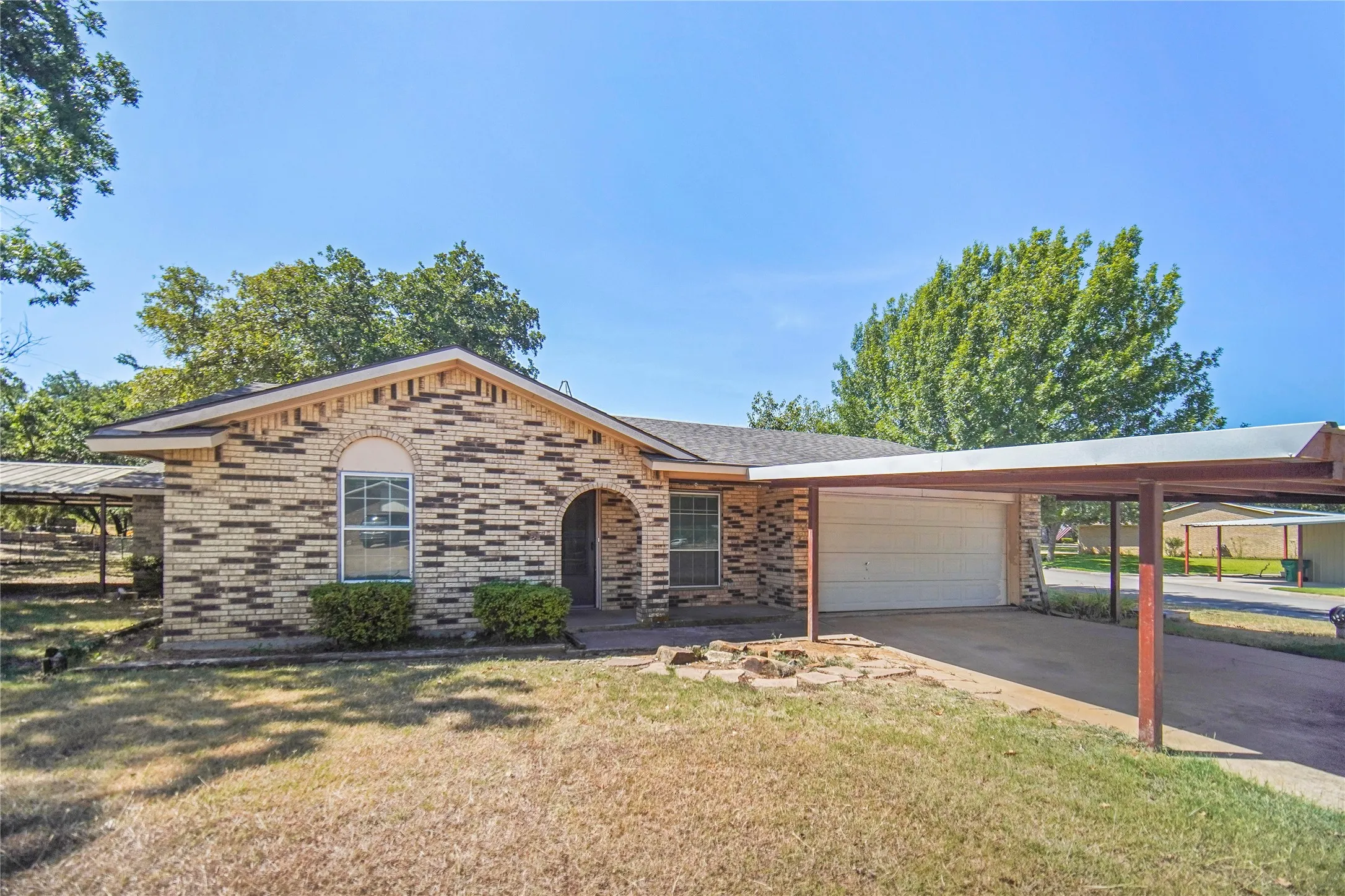Single Family Residence For Sale in Jack County , 1715 Timberlane Street, Jacksboro, Texas 76458, 3 Bedroom, 2 Bathroom, 2 Garage spaces, 1,796 Sqft, built in 1975, mls#21347929, Real Estate Agent in Jacksboro, Homes For Sale in Jack county, Homes For Sale in Jacksboro, Realtor in Jacksboro Texas, Real Estate Brokerage Independent Realty Texas, Luminita Cordes Realtor