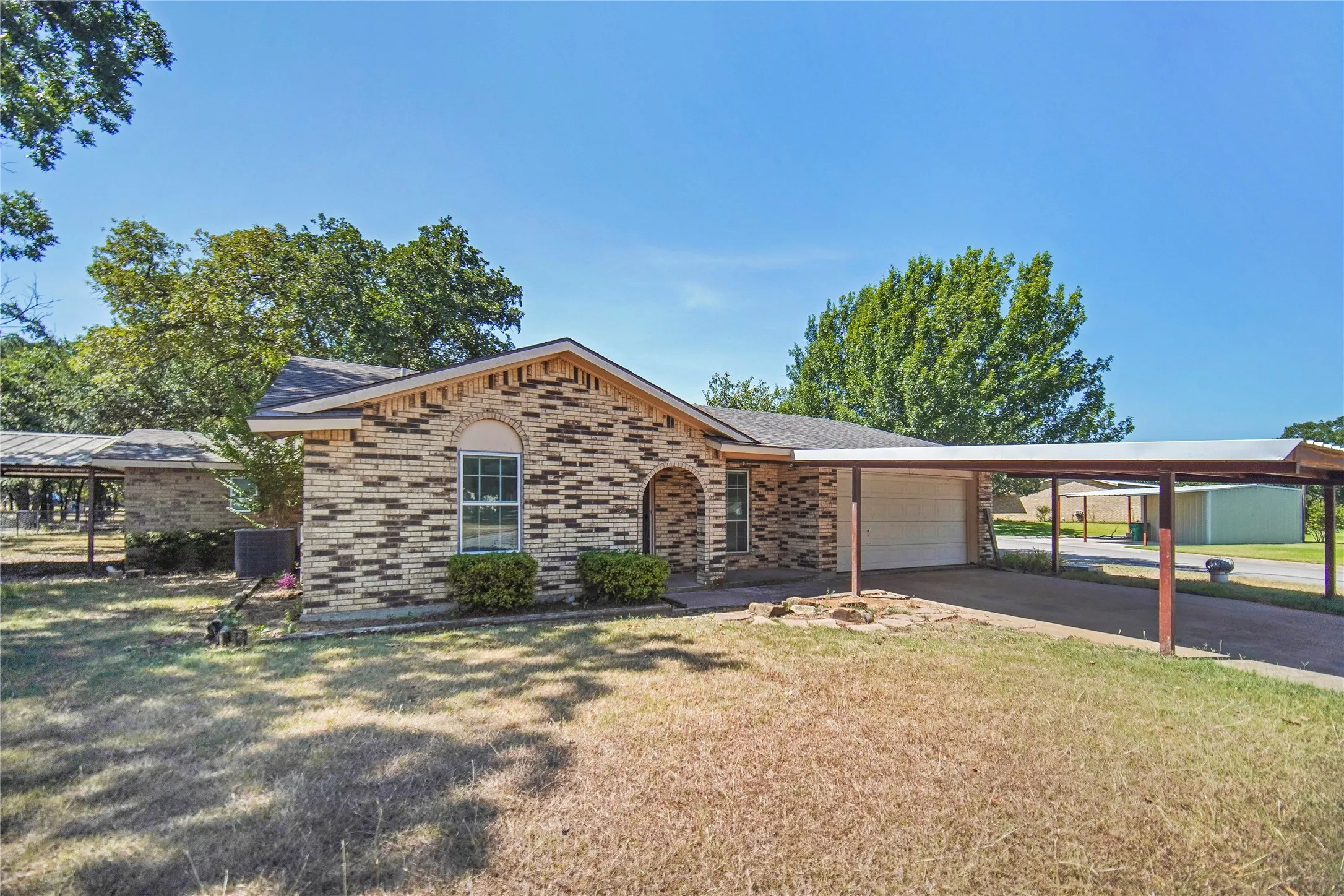 Single Family Residence For Sale in Jack County , 1715 Timberlane Street, Jacksboro, Texas 76458, 3 Bedroom, 2 Bathroom, 2 Garage spaces, 1,796 Sqft, built in 1975, mls#21347929, Real Estate Agent in Jacksboro, Homes For Sale in Jack county, Homes For Sale in Jacksboro, Realtor in Jacksboro Texas, Real Estate Brokerage Independent Realty Texas, Luminita Cordes Realtor