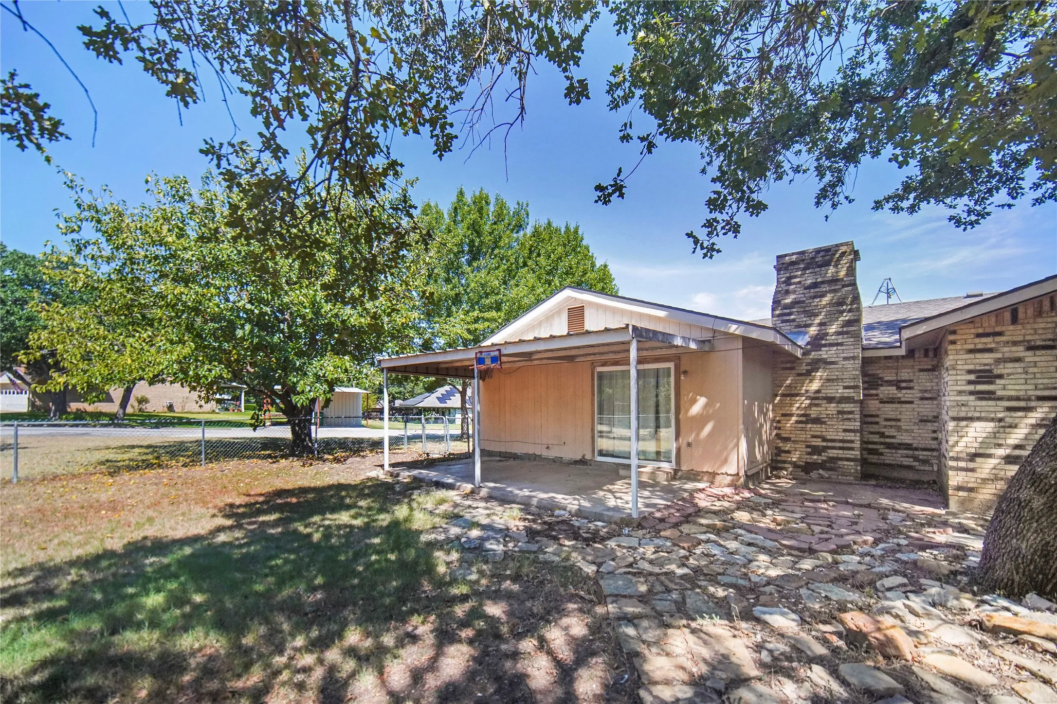 Single Family Residence For Sale in Jack County , 1715 Timberlane Street, Jacksboro, Texas 76458, 3 Bedroom, 2 Bathroom, 2 Garage spaces, 1,796 Sqft, built in 1975, mls#21347929, Real Estate Agent in Jacksboro, Homes For Sale in Jack county, Homes For Sale in Jacksboro, Realtor in Jacksboro Texas, Real Estate Brokerage Independent Realty Texas, Luminita Cordes Realtor