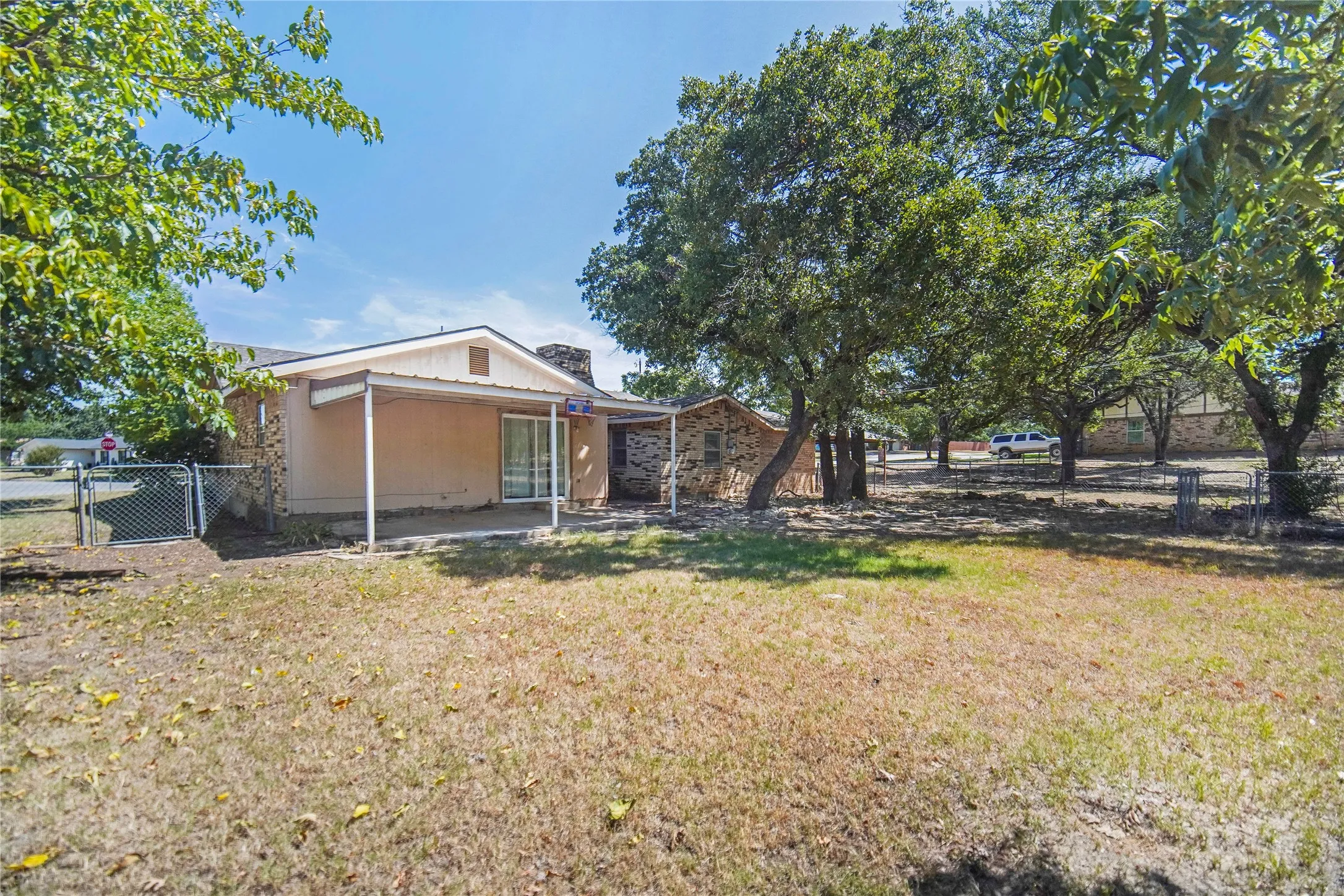 Single Family Residence For Sale in Jack County , 1715 Timberlane Street, Jacksboro, Texas 76458, 3 Bedroom, 2 Bathroom, 2 Garage spaces, 1,796 Sqft, built in 1975, mls#21347929, Real Estate Agent in Jacksboro, Homes For Sale in Jack county, Homes For Sale in Jacksboro, Realtor in Jacksboro Texas, Real Estate Brokerage Independent Realty Texas, Luminita Cordes Realtor